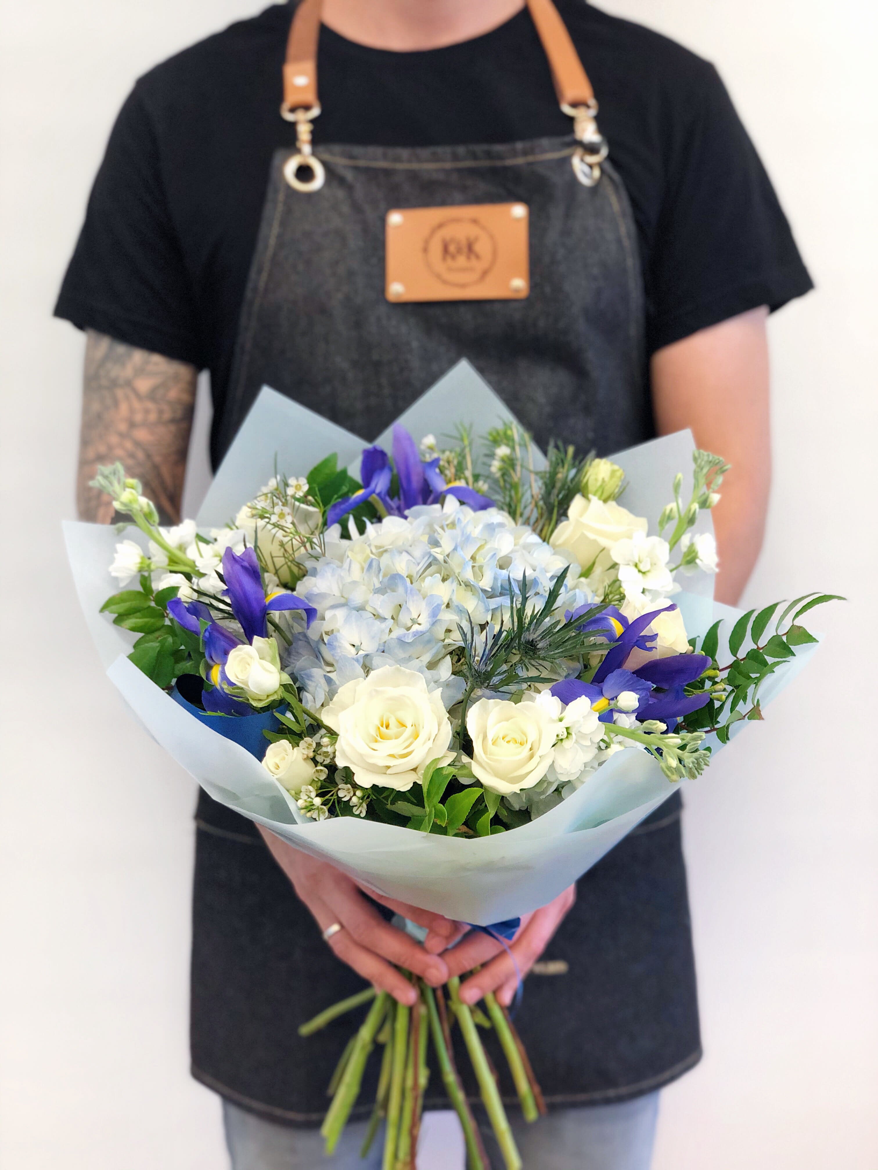  Blue and white small mixed bouquet  - Mixed flowers bouquet, from romantic and gentle to an edgy and interesting look. All bouquets come without a vase. You can choose a vase in the add-on section.  Note: Flower food, transportation bag, and flower care instructions are included