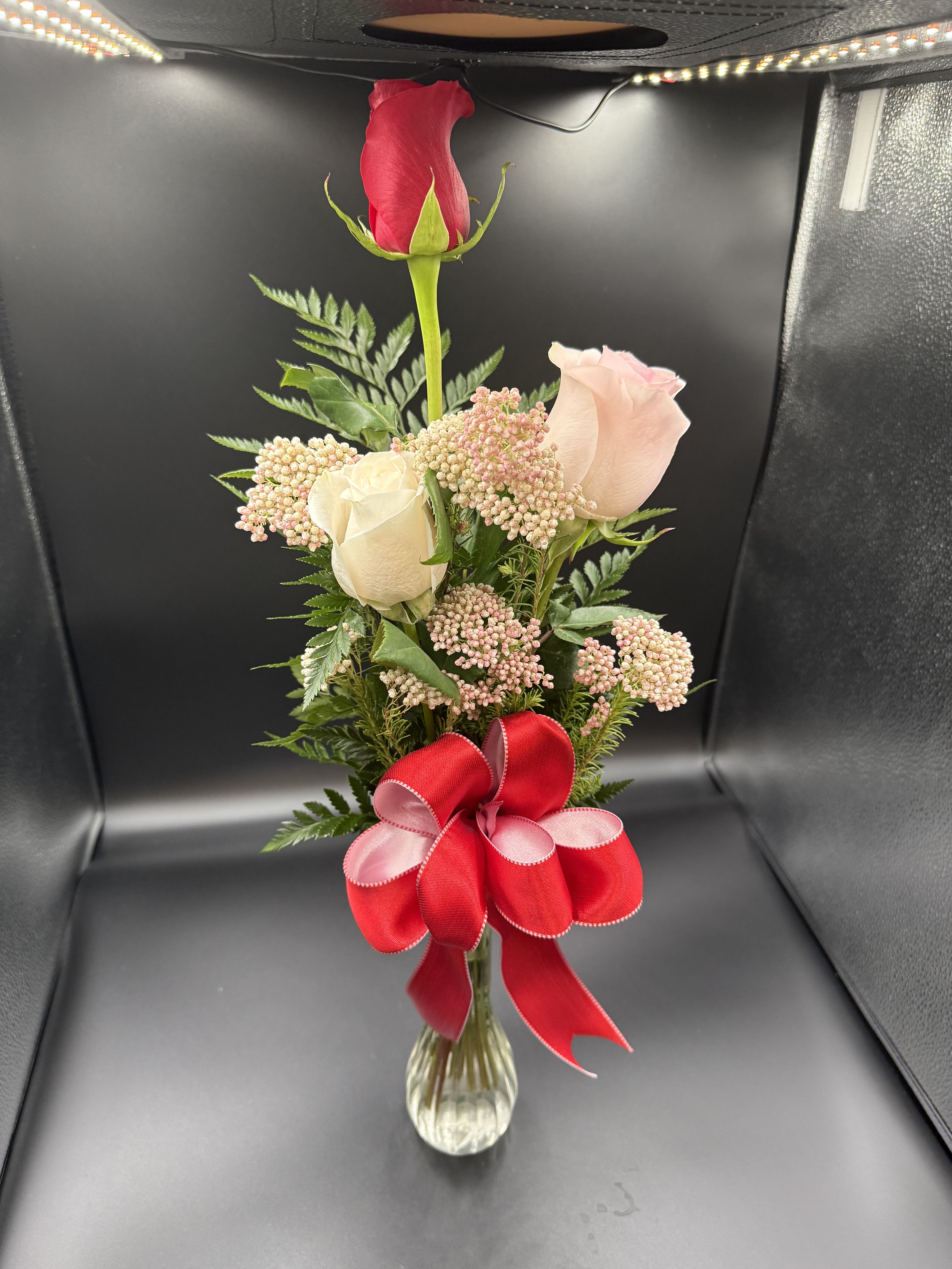 Unique  - Fresh roses in vase 