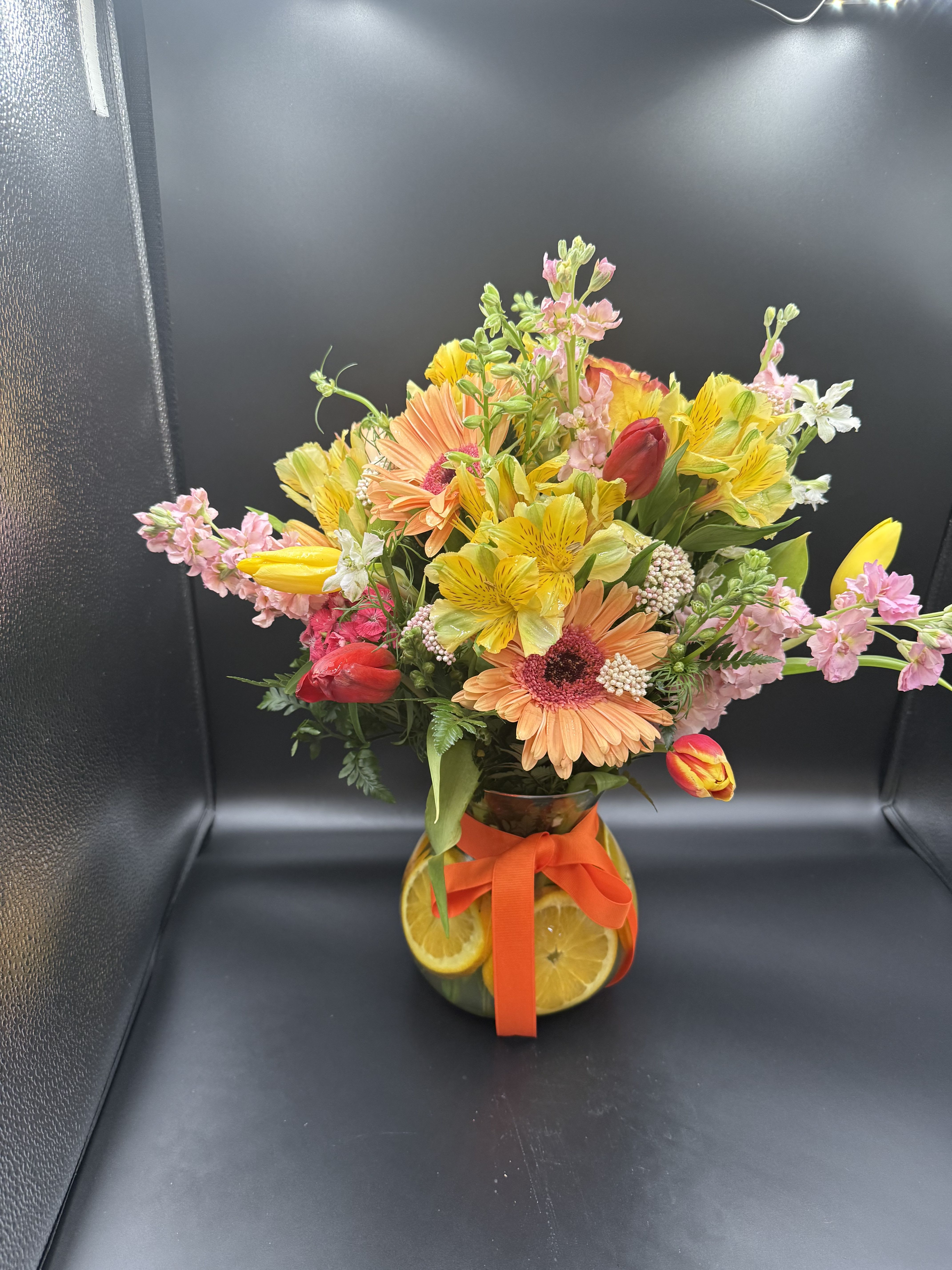 LEMON - Fresh flowers in vase 