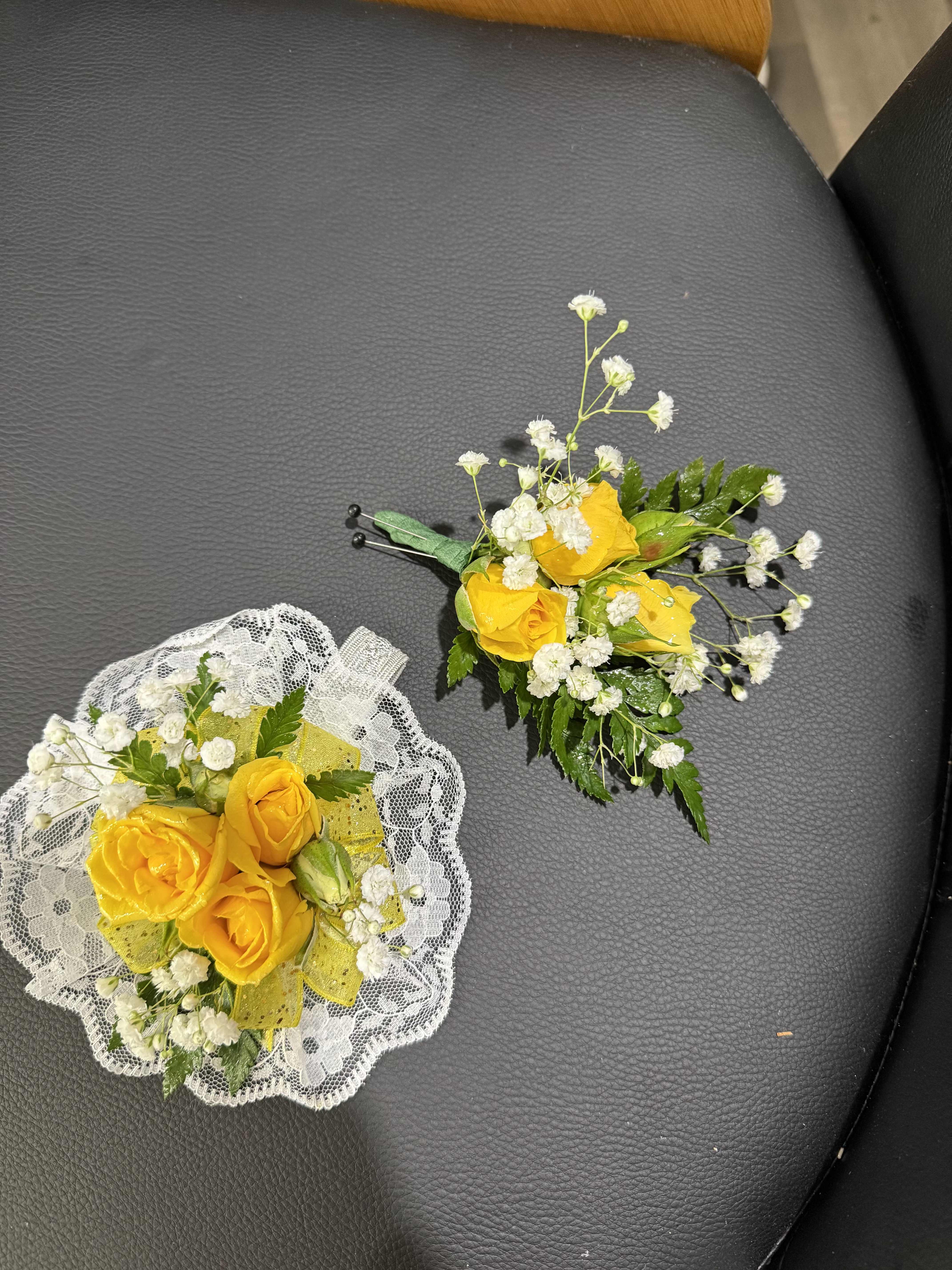 Lemon Garden Set - A loose, garden-style pairing with white and yellow blooms and airy greenery. Fresh, natural, and slightly rustic.