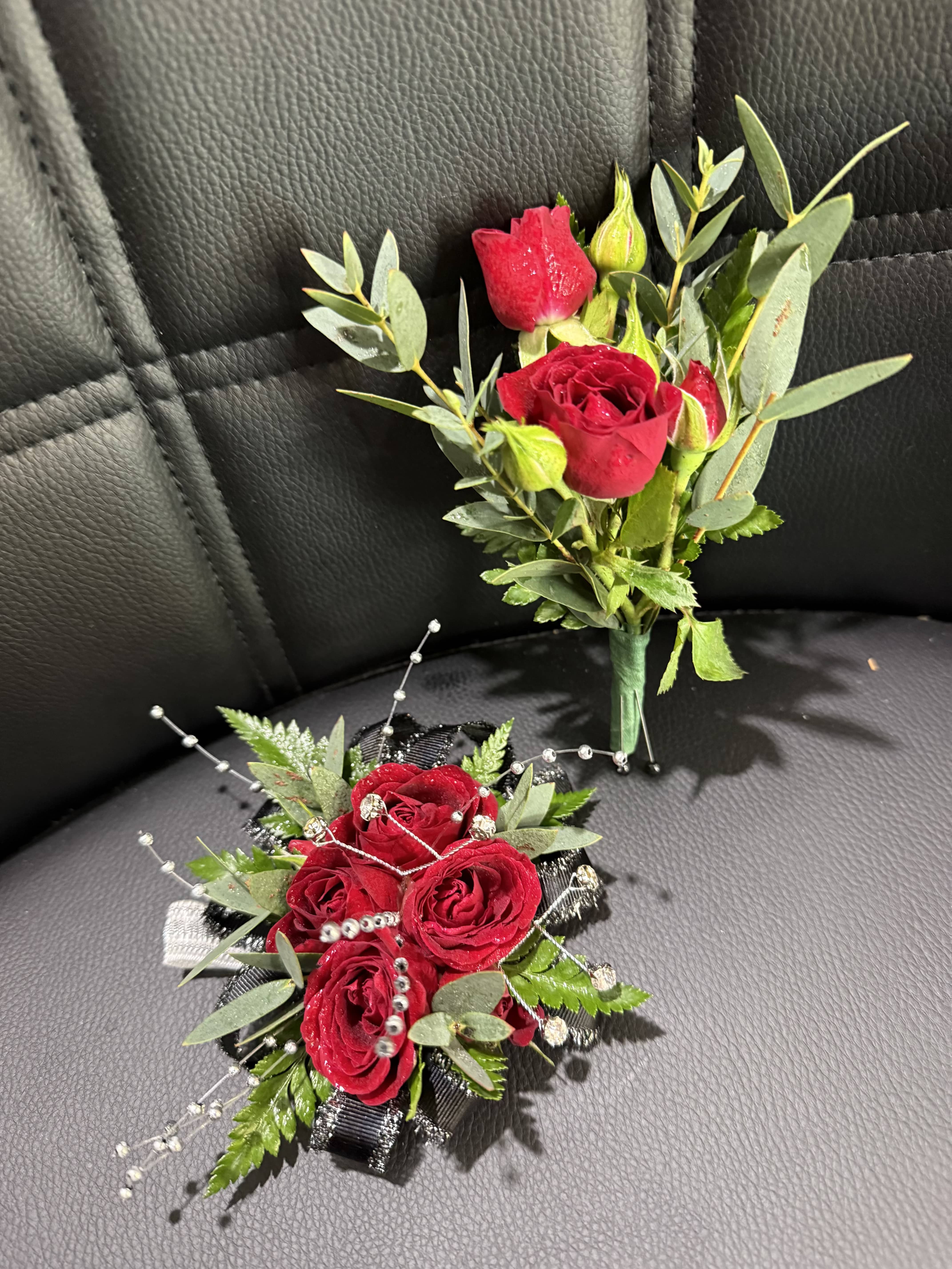 Romantic Velvet Set - Set of deep red roses with darker greenery and ribbon accents for a bold, romantic feel. Ideal for evening or formal occasions