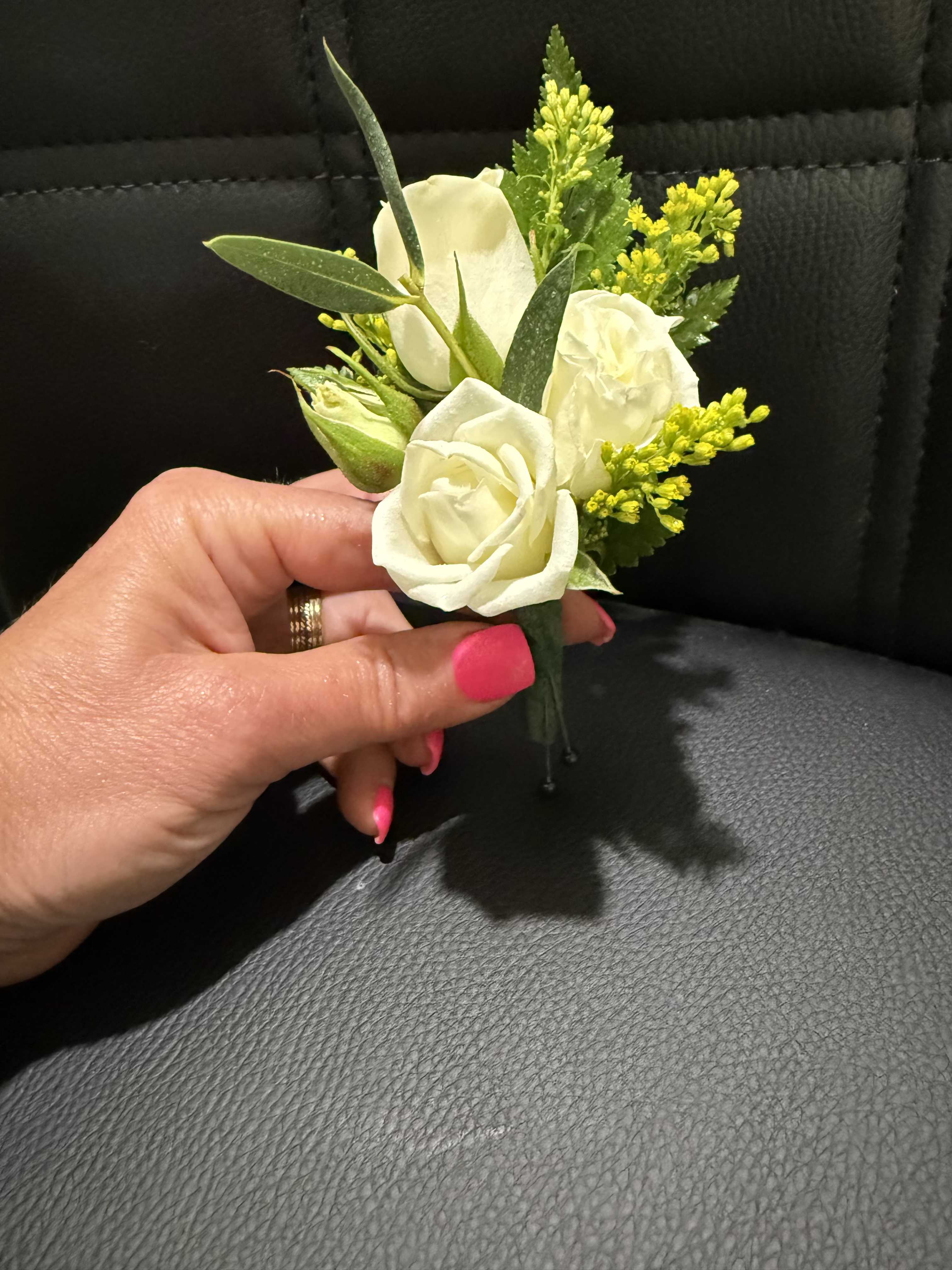 Golden Touch - Yellow and white florals with airy greenery for a relaxed, garden-inspired look.