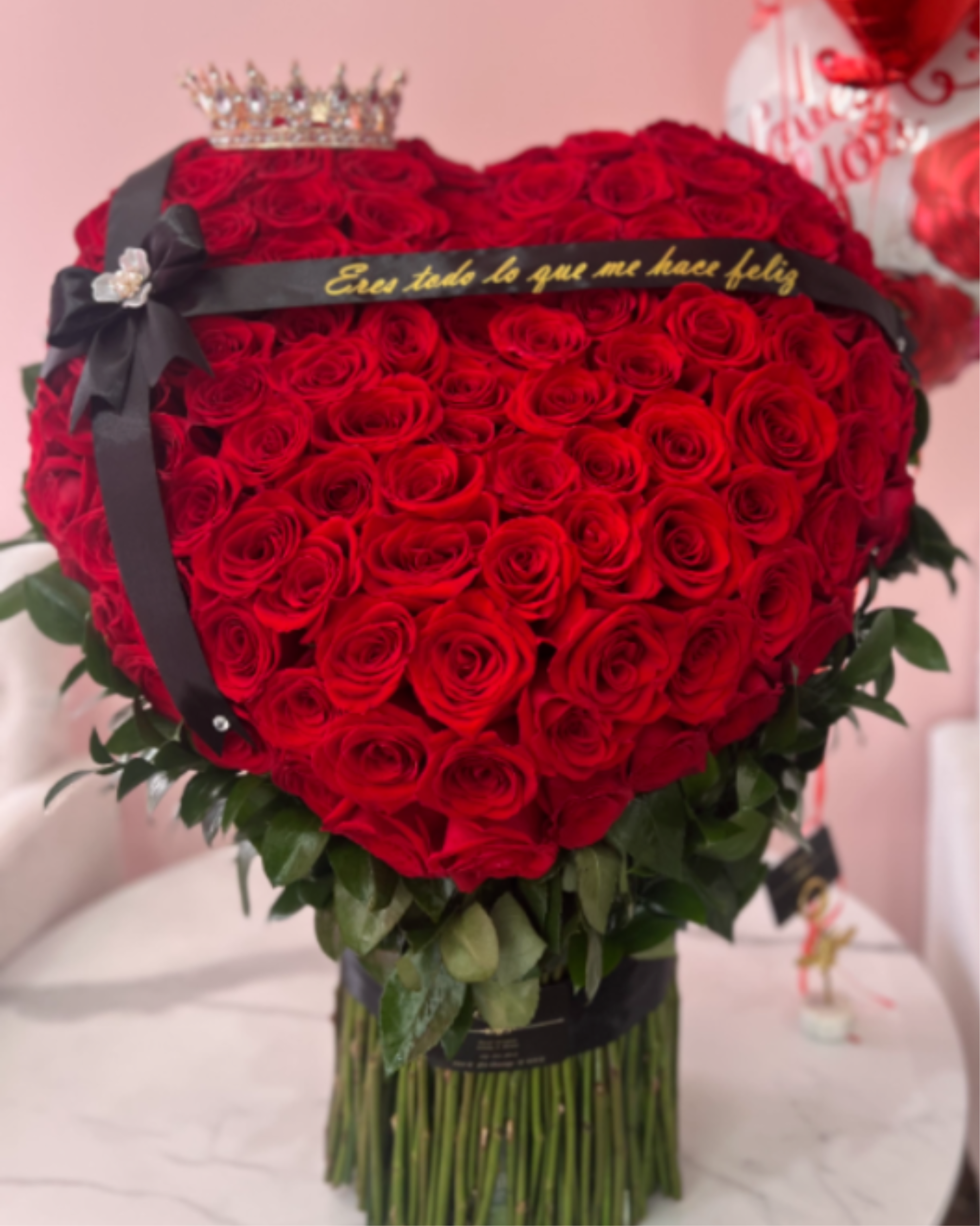 Luxury Scarlet Standing Heart. - stunning heart-shaped arrangement crafted with 130 premium red roses, carefully selected to express deep and passionate love. Its flawless design highlights every detail, enhanced with an elegant touch that makes it a truly luxurious and unique piece. Perfect for special occasions and to say “I love you” in the most unforgettable way. 