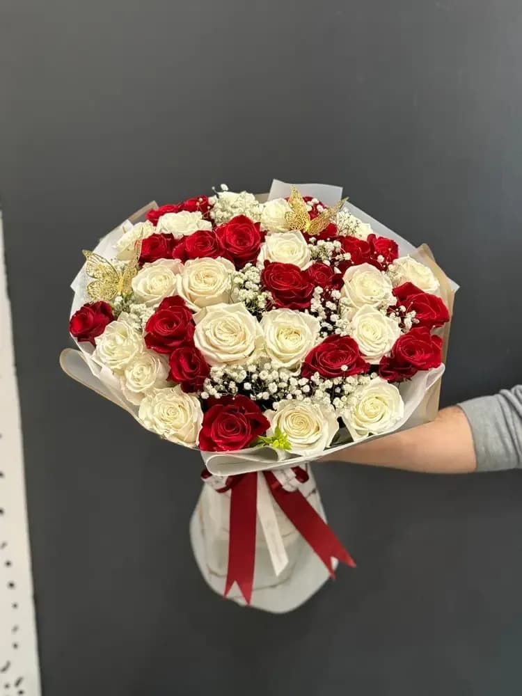 Eternal Romance (25 Psc) - A lush and airy composition in soft blush and pure white tones, designed to capture effortless elegance and refined beauty. Featuring premium roses and seasonal blooms, this bouquet creates a romantic, full silhouette with a light, graceful movement.