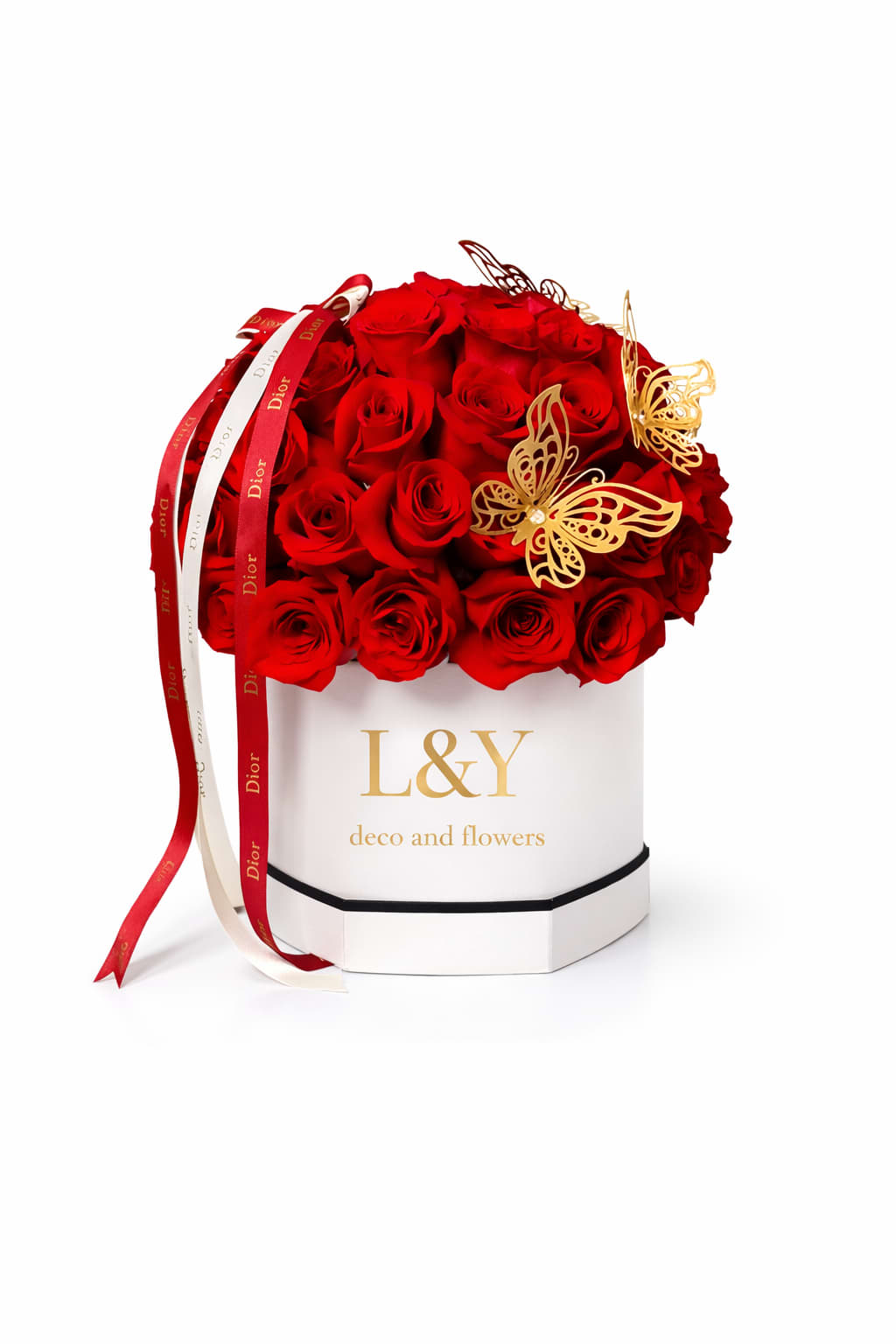 Luxury Red roses Box - Elegante arreglo floral diseñado para transmitir amor ,lujo y sofisticacion ,esta exclusiva caja Blanca esta cuidadosamente llena de rosas rojas frescas creando un diseño compacto voluminoso y visual enter impactante.