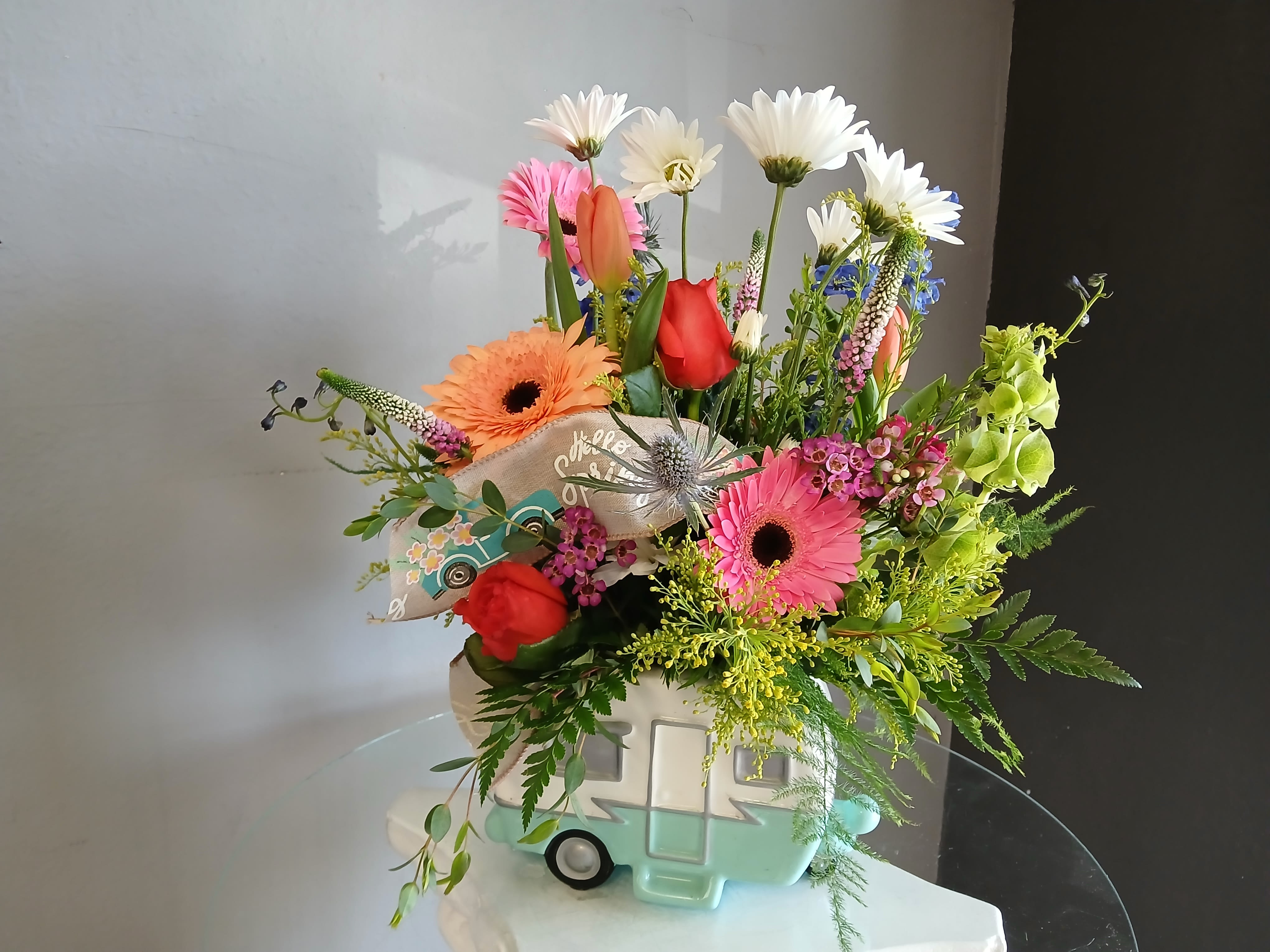 #747 Designer's choice - The Dizzy Daisy - This beautiful flower arrangement of fresh mixed seasonal blooms is made by local designers in the heart Orange California. Hand crafted and perfect for every occasion, from birthdays and new babies to sympathy and just because. The best choice to show you are thinking of that special someone. Can be sent as a local delivery or in-store pickup. This is an original, one of a kind arrangement. Order now before it's too late!