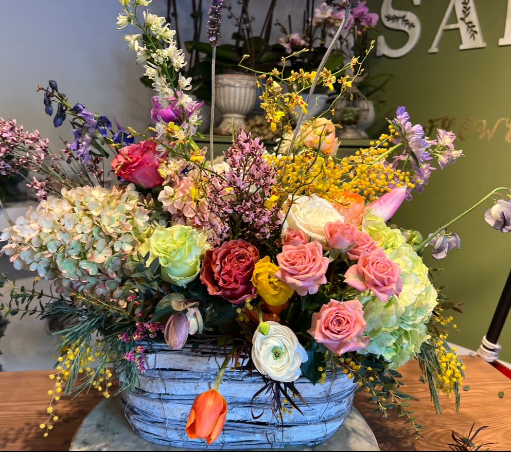 STUNNING BASKET SPRING ARRANGEMENT -  Big collection of fresh spring flowers in the oval basket