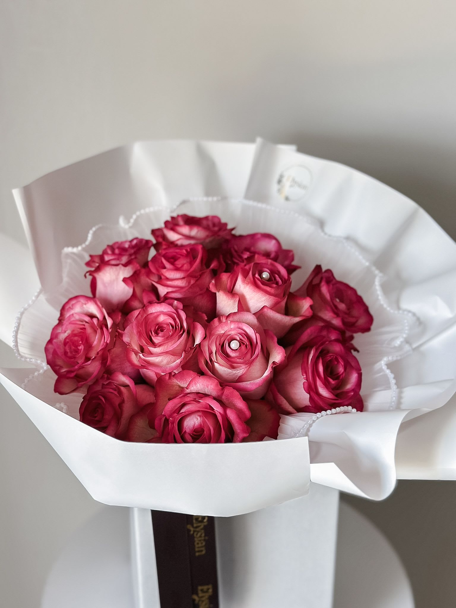 Eternal Romance bi-color (12 roses) - Introducing our Eternal Romance Bouquet, a luxurious arrangement designed to captivate and enchant. This exquisite bouquet features twelve fresh, velvety roses, each bloom symbolizing deep love and passion.&nbsp;  Whether for an Anniversary, Valentine's Day, or to say "I love you," the Eternal Romance Bouquet is perfect for expressing profound love and romance.