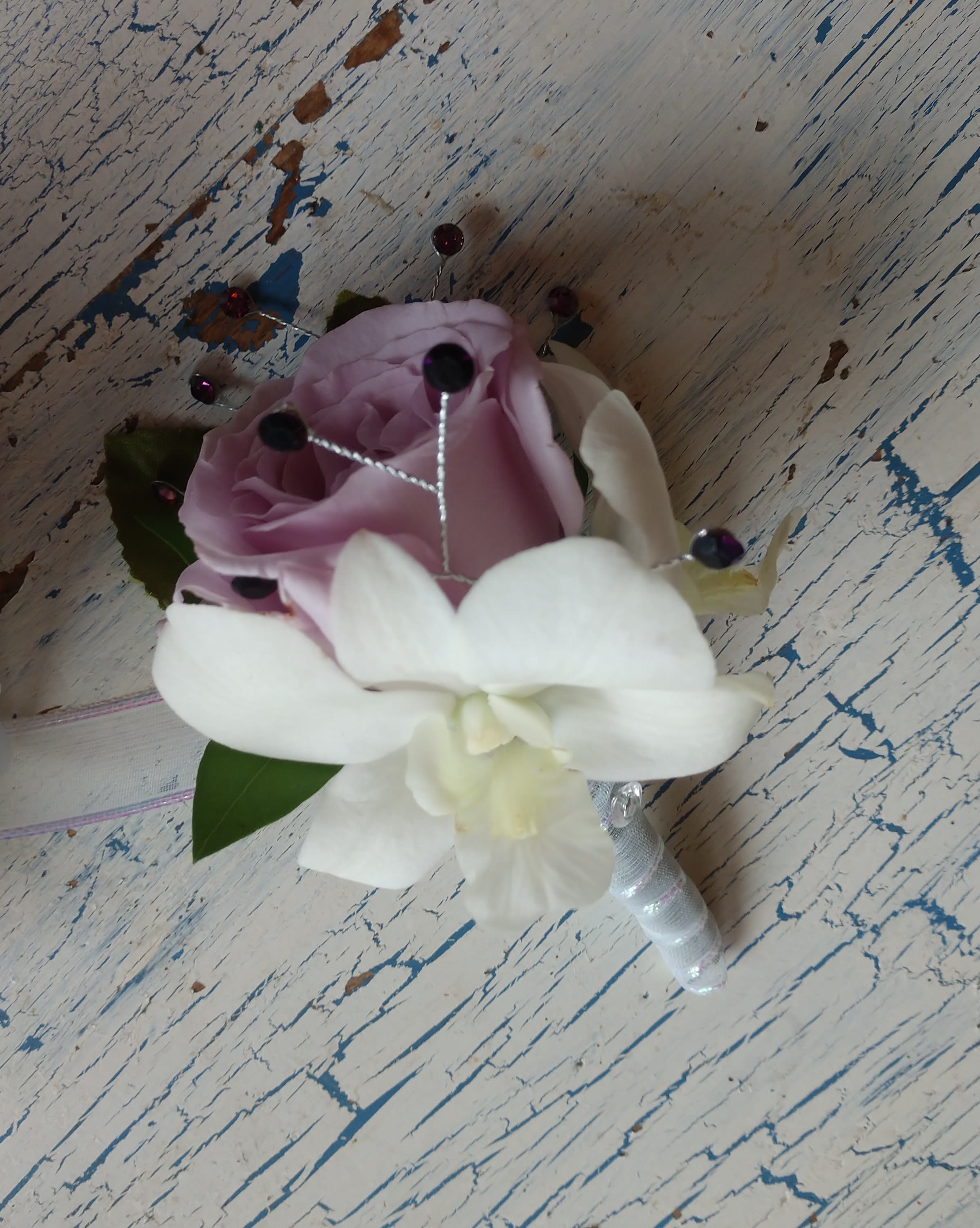 Small boutonniere with a pink rose and white orchid