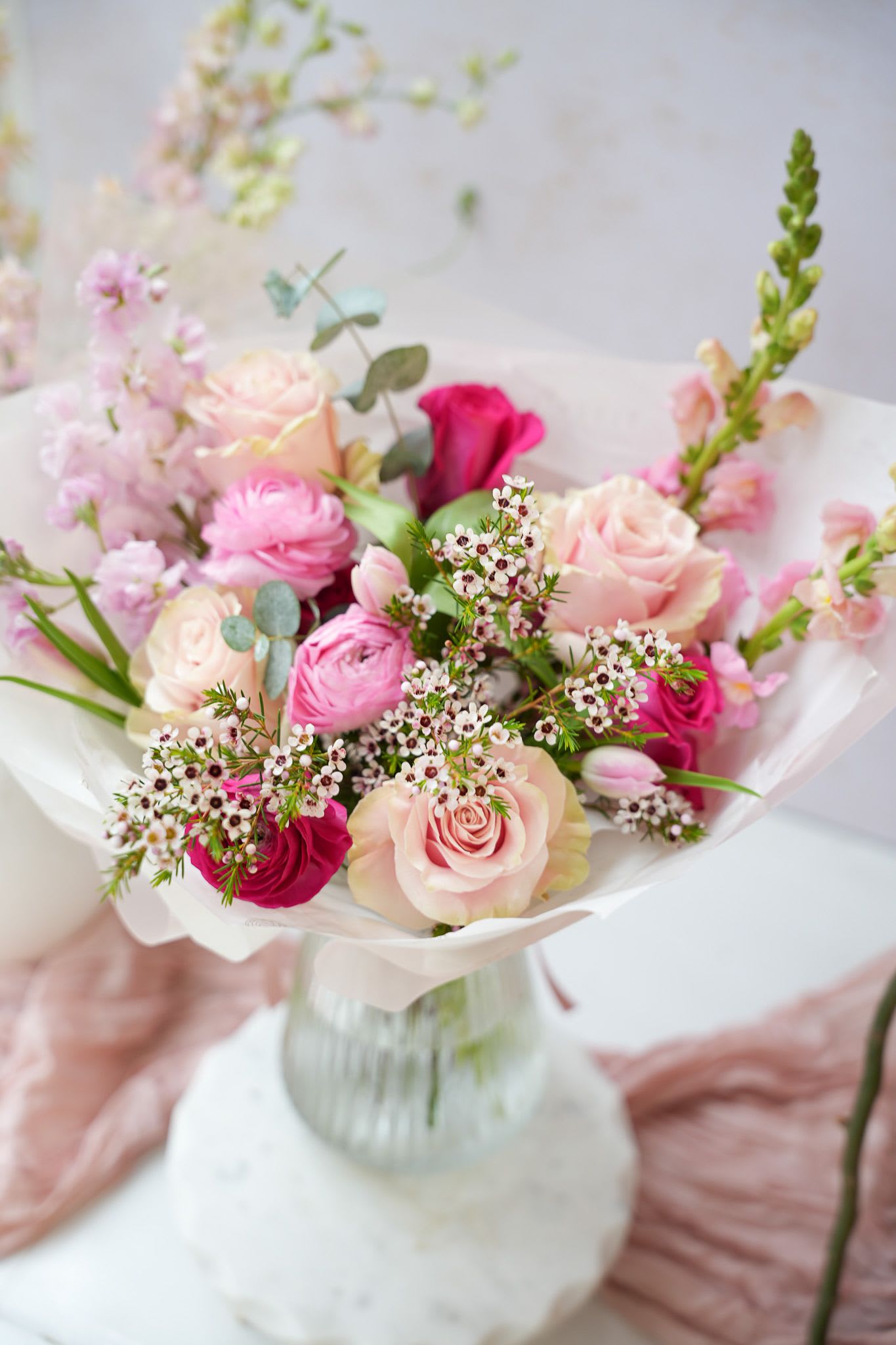 Florist's Choice M - A medium-sized bouquet made with seasonal flowers that are available in our studio. It comes wrapped in paper, and vases are available per request.  Our Florist's Choice arrangements are unique, charming, wild, and always fresh. Please note that flower availability greatly depends on the market and season. Right now you can expect roses, mums, ranunculus, gerberas and various seasonal flowers sourced from local farms. While we can't guarantee exact flower varieties and colors, we ensure top-quality stems and a fresh, beautiful arrangement that you (or your recipient) will adore!