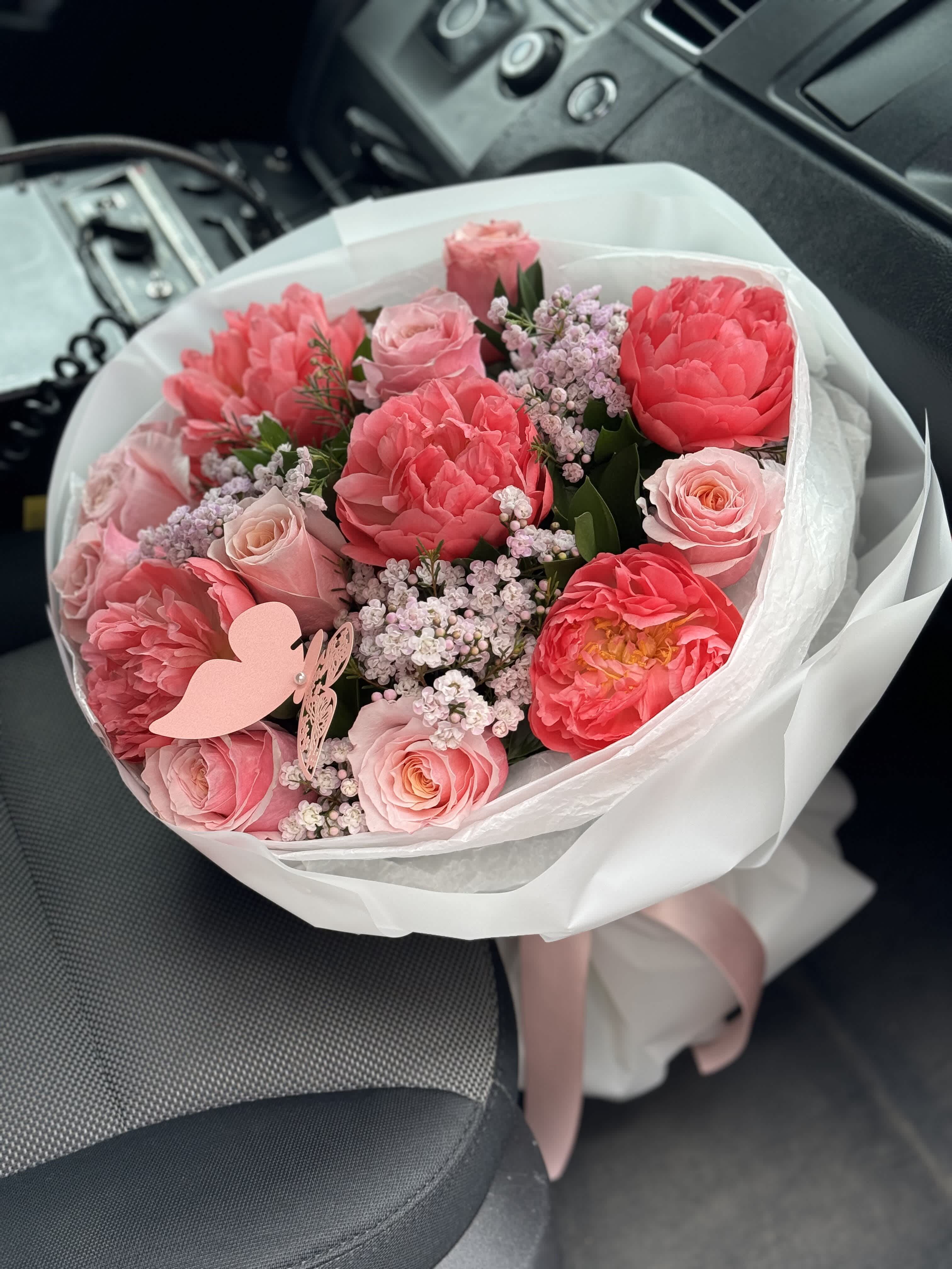 Peonies and Roses Bouquet.         The photo shows a standard size. - The photo shows a standard size.