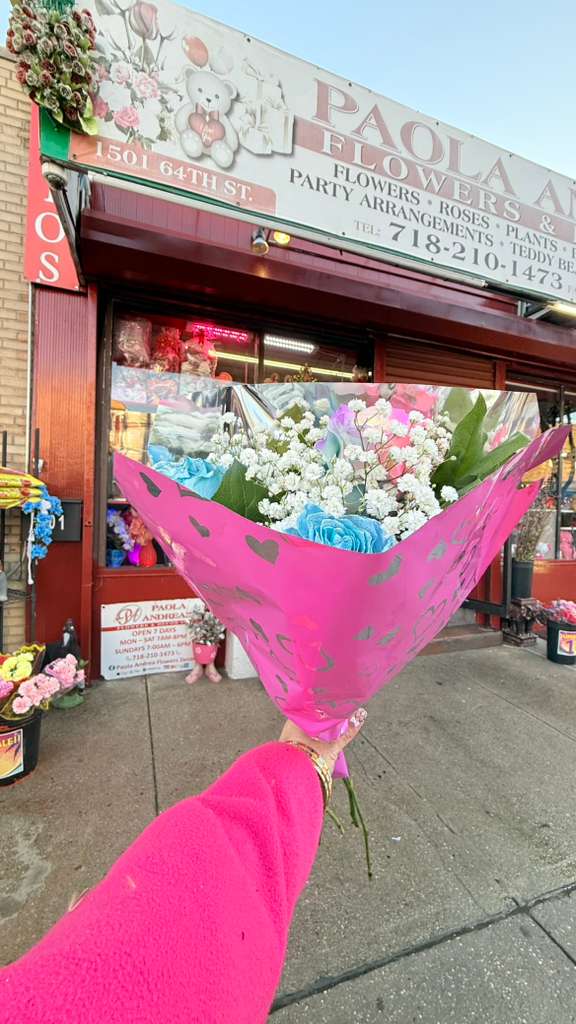 CAKY CAKE BOUQUET 3 PASTEL TINTED ROSES (SPECIAL EDITION) - 3 Pastel Tinted Roses. Colors may vary (Can specify if you like)