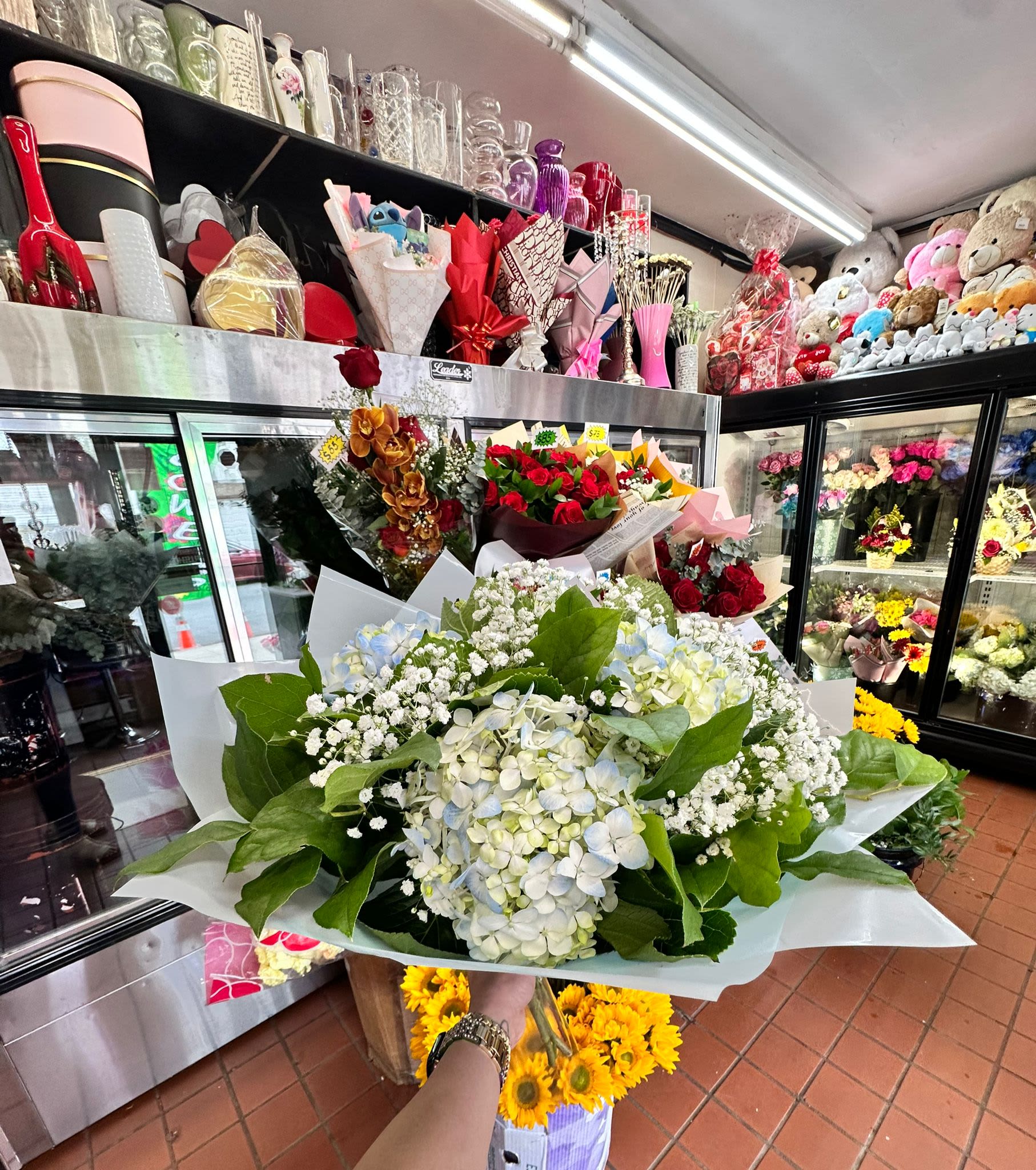 Hydrangeas Special Bouquet (5 Hydrangeas*) - .