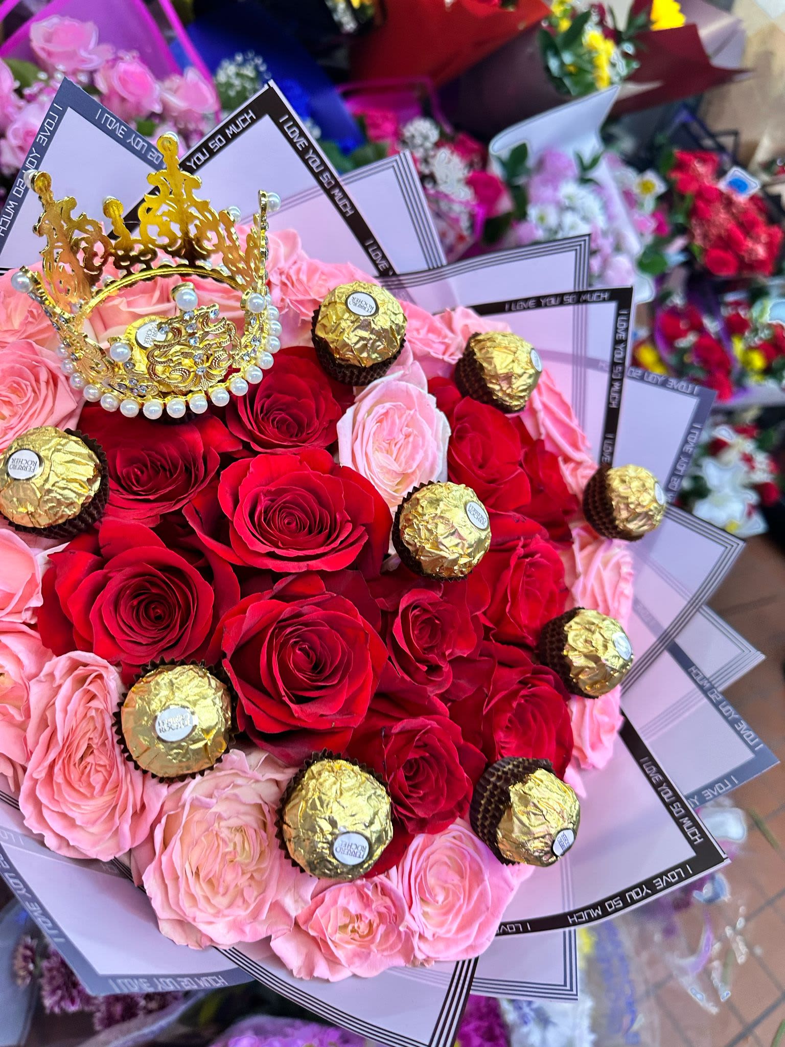 Crown Jumbo Bouquet Deluxe - Special Bouquet For a Special Somebody! (Chocolates &amp; Crown Included*)