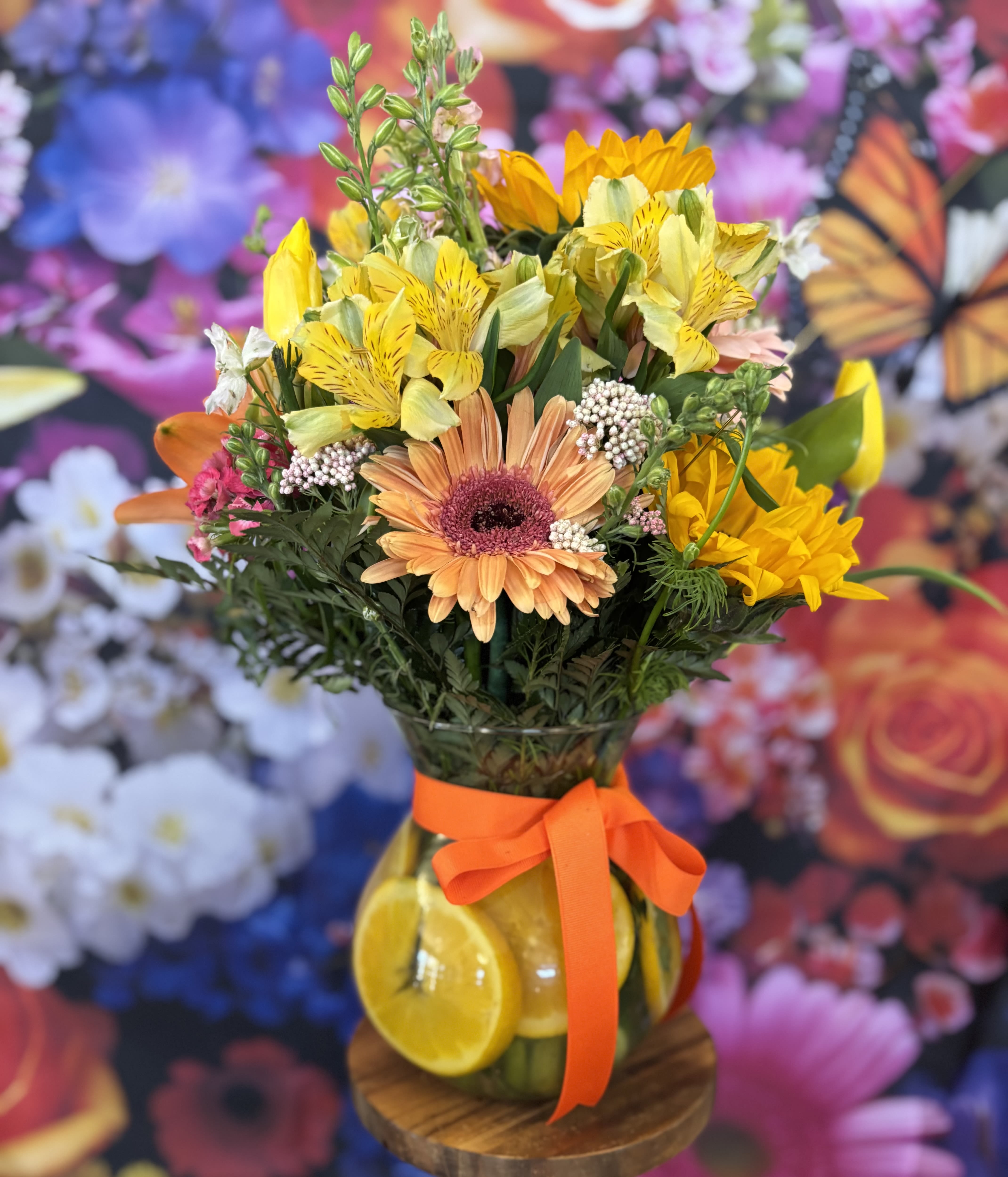 Orange Twist - Fresh flowers in vase 