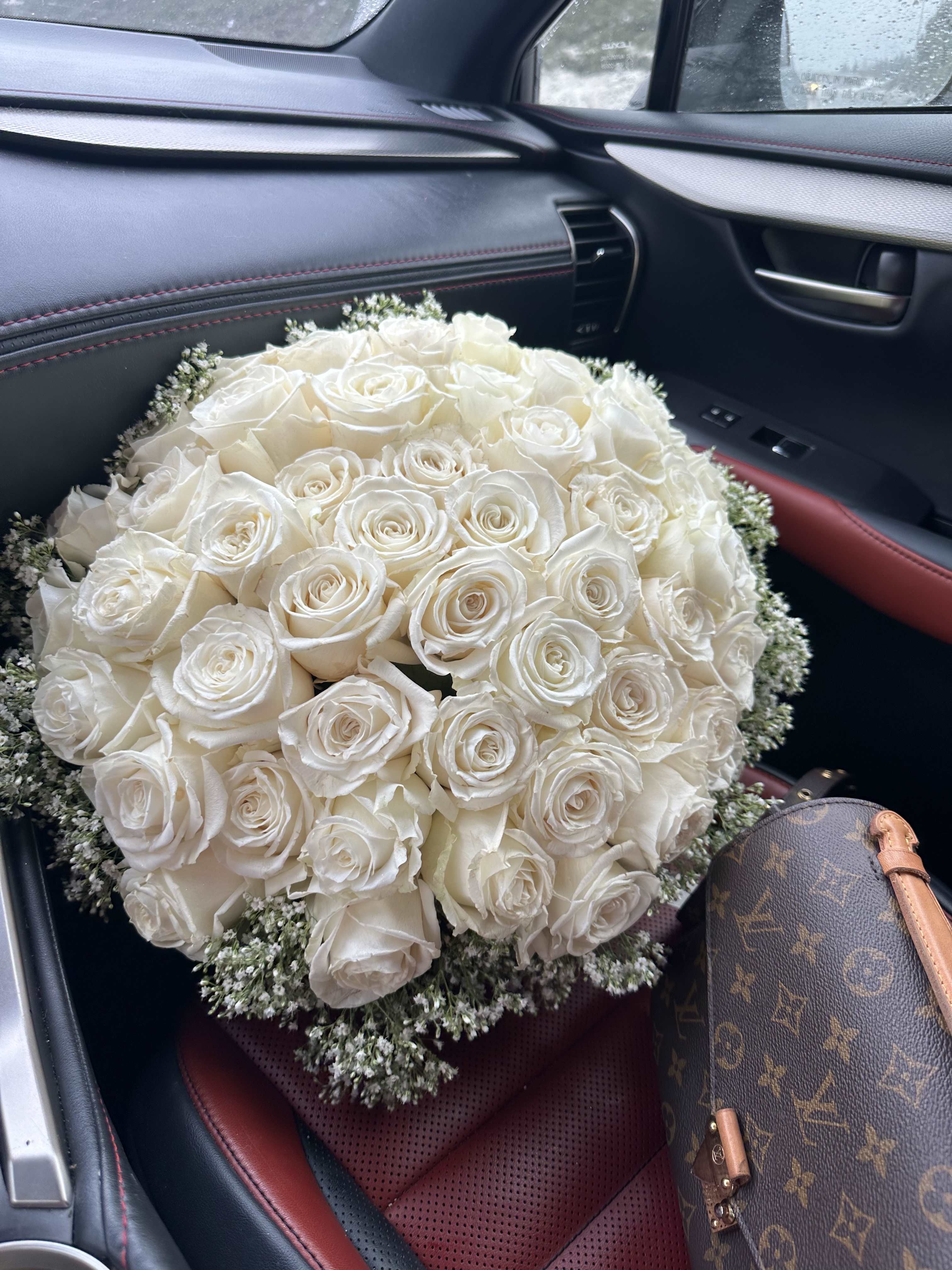 Pure -elegance '50 white Roses Bouquet  - A romantic composition of 50 Roses ,artfully gathered into a perfect round form ,expressing timeless love.Celebrate love and sophistication with 50 hand -selected white premium roses ,perfectly arranged to create luxurious, timeless bouquet.Ideal  for Weddings ,anniversary, Valentine's Day,Birthday ,or any special occasion that deserves a touch of elegance .