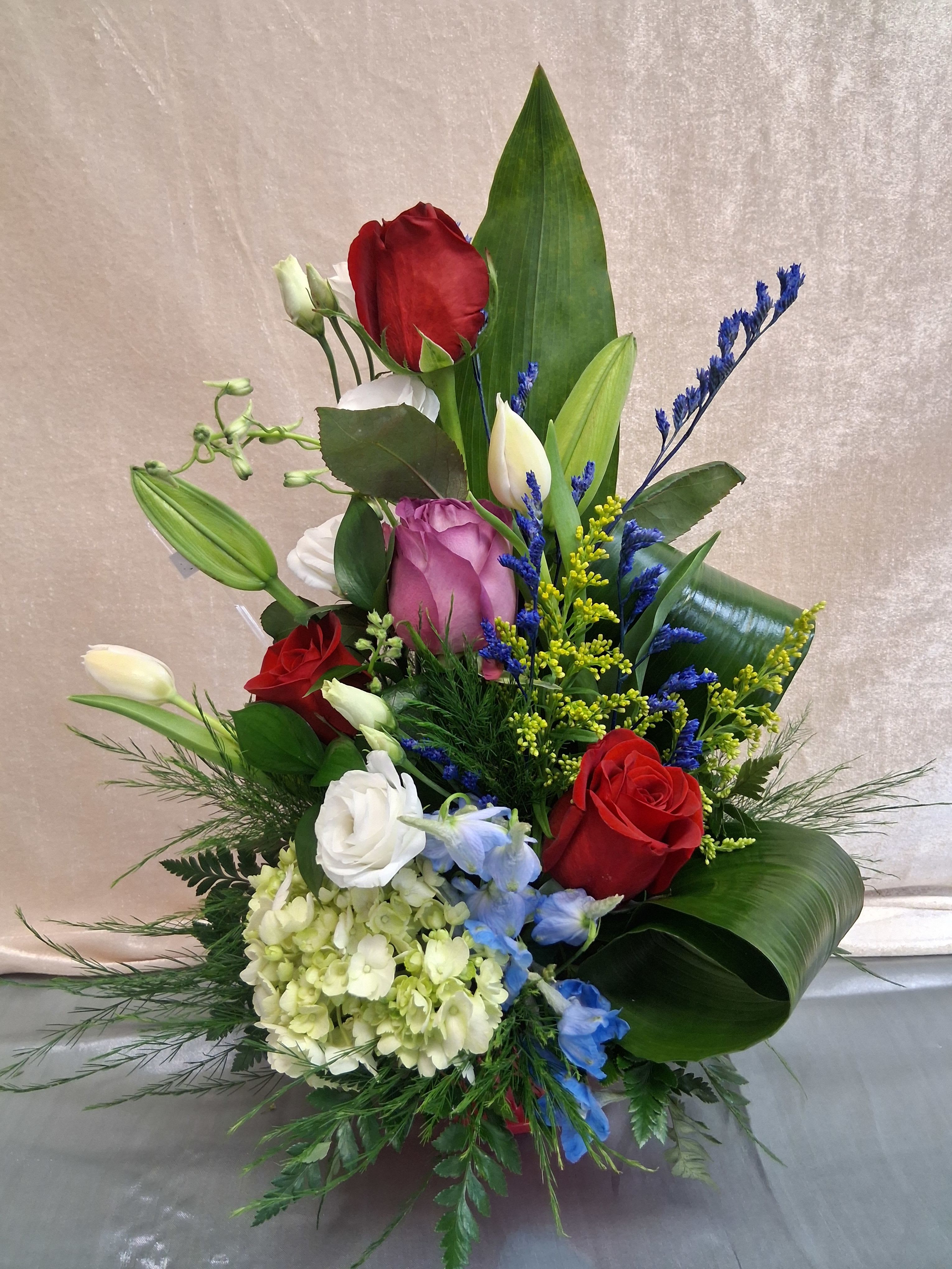 Elegant arrangement mixed flowers - Elegant arrangement with mixed flowers roses, hydrangea, and more.