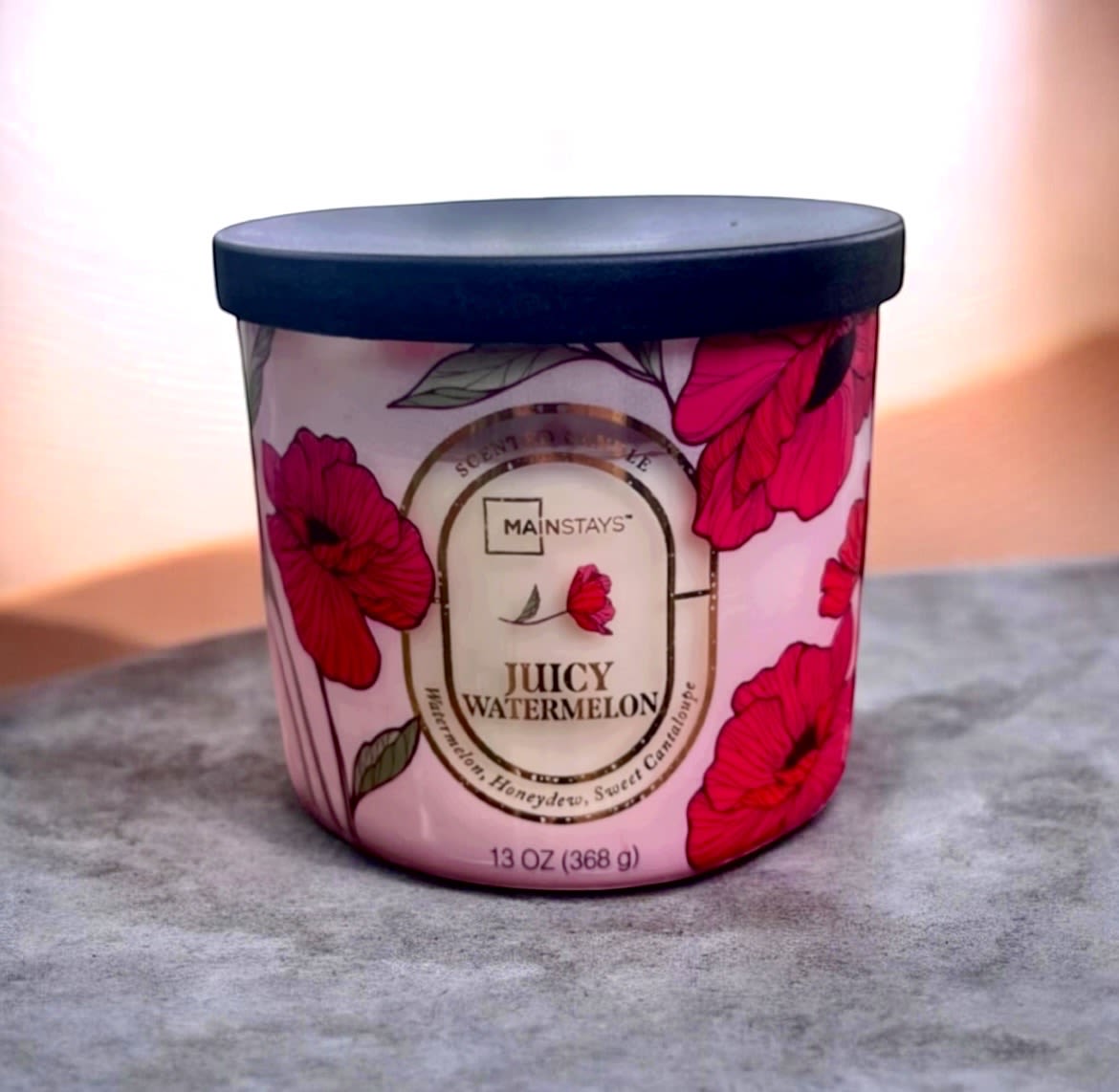 Juicy watermelon Candle - This wonderfully smelling candle has the fragrance of watermelon, honeydew and sweet cantaloupe.