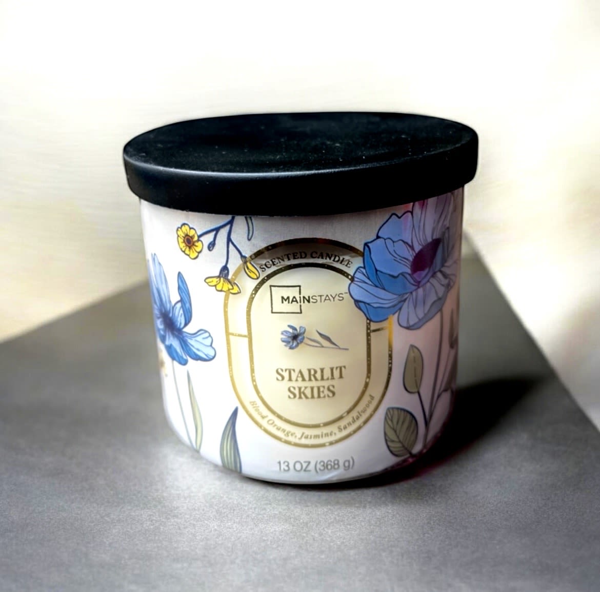 Starlit Skies  - This amazing smelling candle has the fragrance of blood orange, jasmine and sandalwood. To say this candle smells good is not enough! It smells absolutely amazing! 