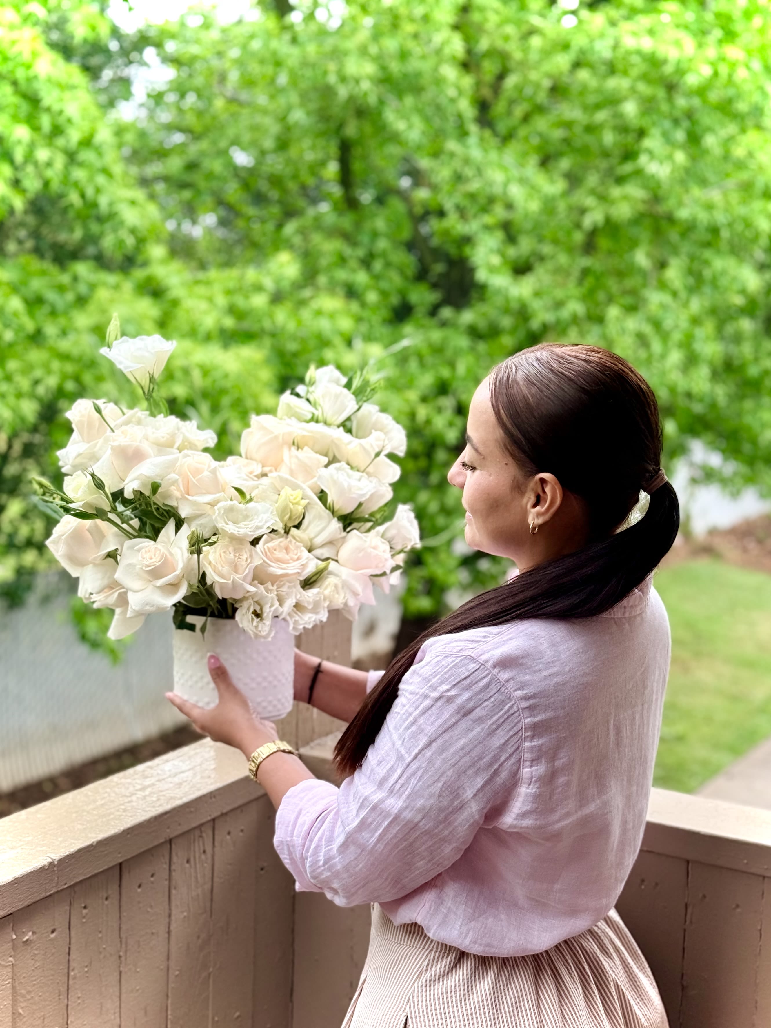 Fiorato White Garden Luxe - A luxury garden-style bouquet in elegant white tones, designed with premium white roses and fresh lisianthus, created to express purity, love, and timeless sophistication.  Its natural garden arrangement and elegant white base create a modern, lush, and visually striking design—perfect for those seeking a high-impact, premium floral gift.   Ideal for birthdays, anniversaries, weddings, elegant events, sympathy arrangements, and luxury gifting.   An exclusive design by Fiorato Floral Boutique, crafted to impress, elevate any occasion, and create unforgettable moments.   Order today and experience the beauty of true white elegance.
