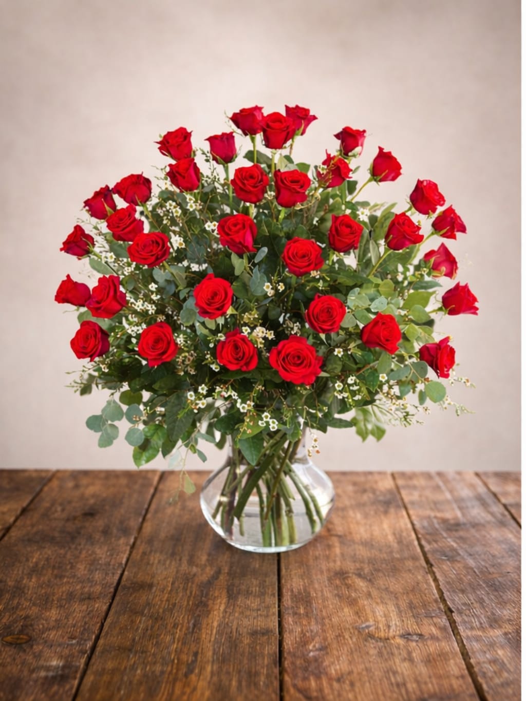 Bouquet of red roses in a clear glass vase