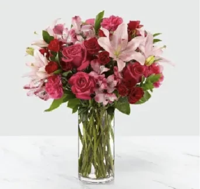 Pink and red bouquet in a clear glass vase
