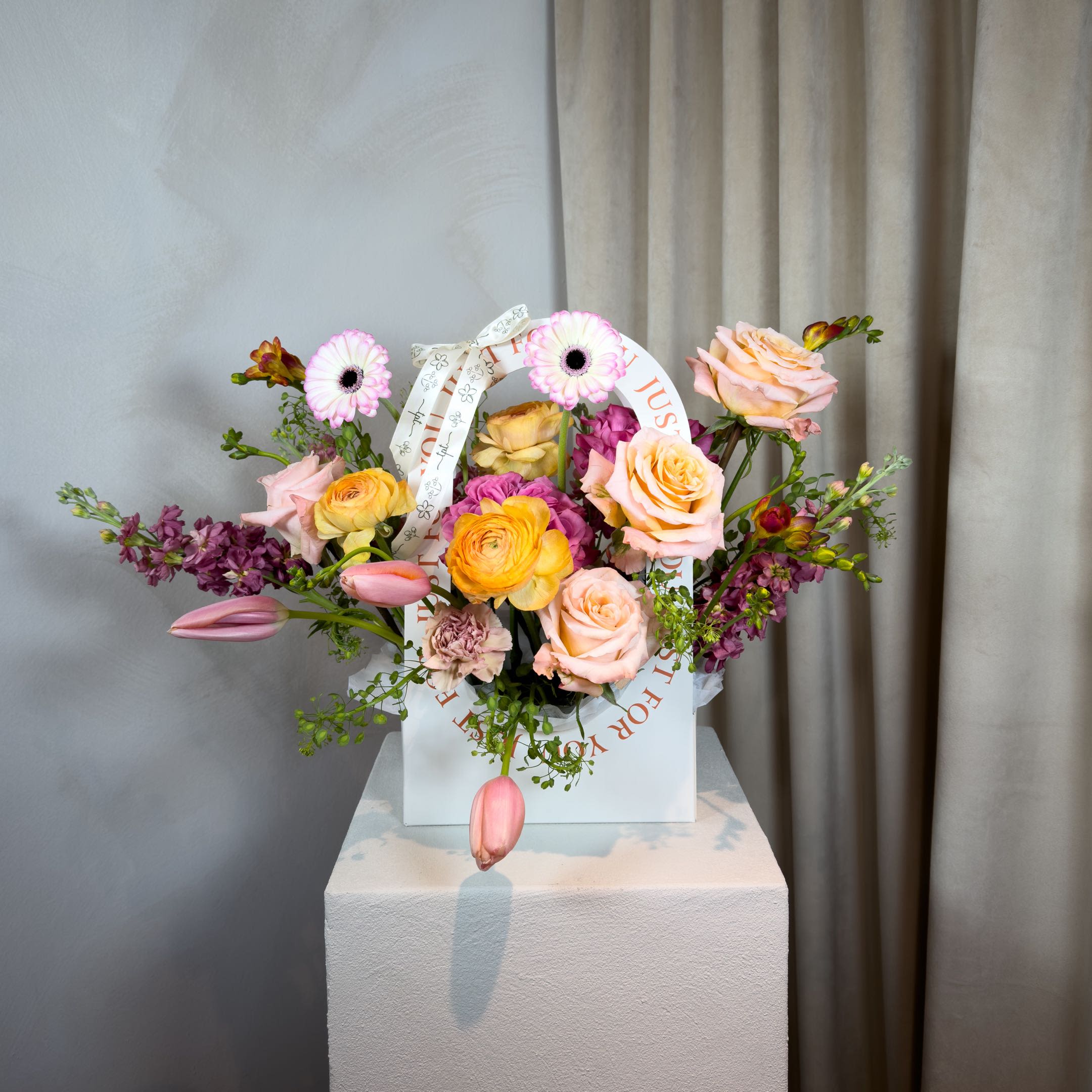 White Sarang Box - Sarang (사랑) — a soft, intentional arrangement presented in a modern box. Each piece is created intuitively using seasonal flowers, allowing texture, movement, and balance to shape the final form. No two arrangements are the same - each one is composed with care, for any meaningful moment.  What’s Included:  - Seasonal flowers, thoughtfully selected - Approximately 20 stems - Signature box presentation - Handwritten note + care instructions  Please Note:  Images are for inspiration only. Each arrangement is one of a kind and not replicated.  Delivery:  Next-day delivery is available and works well for most orders. Orders are best placed 2–3 days in advance.  For same-day or weekend delivery, call or text 704.975.2774 to confirm availability.  FINAL SALE POLICY: All orders are final sale. Due to the custom and perishable nature of our floral designs, we are unable to accommodate cancellations, refunds, or exchanges once an order has been placed. Each arrangement is made uniquely for you, with care and attention to detail.