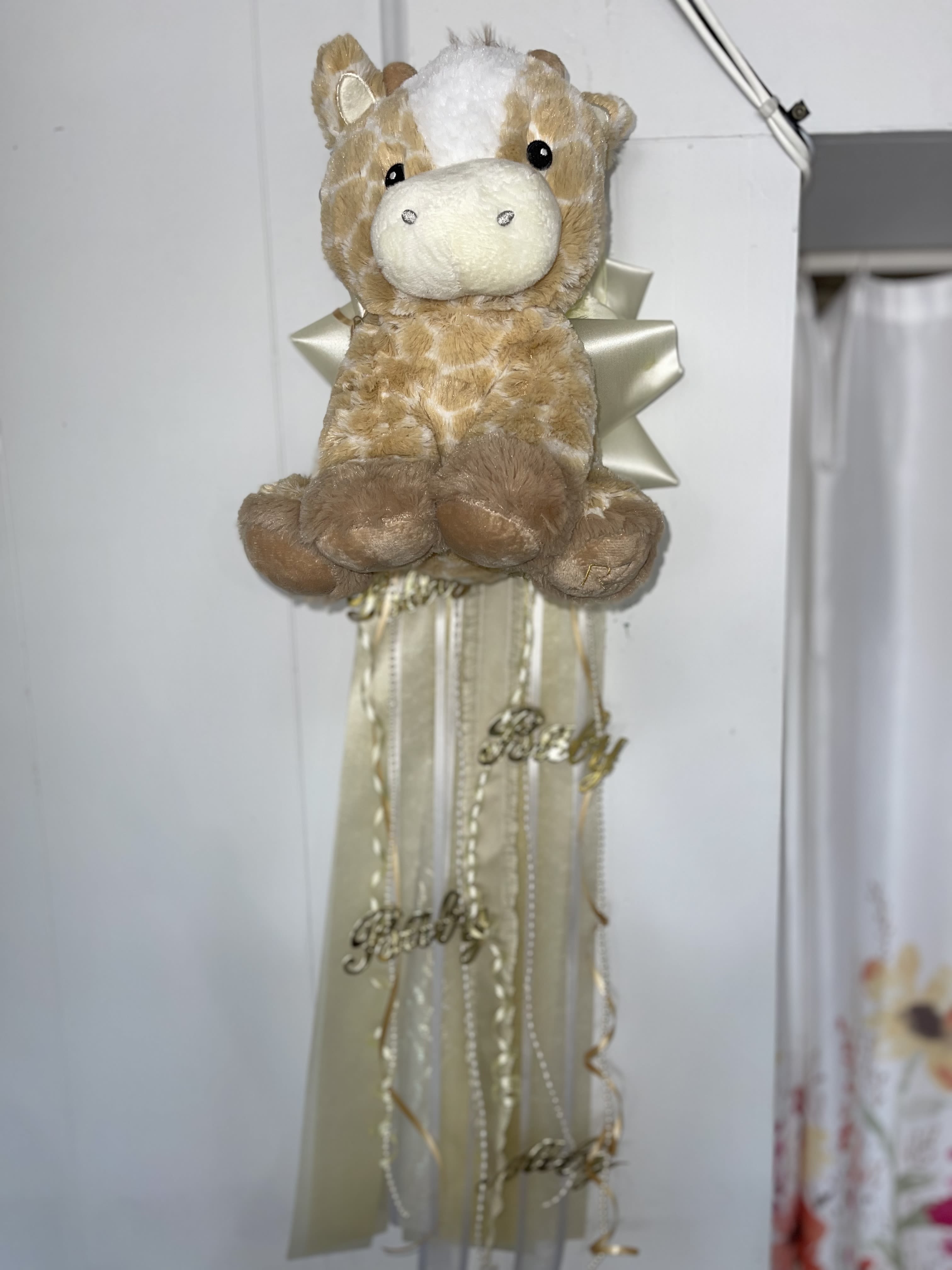 Giraffe Baby Mum - Perfect for your baby shower or to hang on a door. Also, makes an excellent gift for mom and baby's hospital door. Call to personalize your mum.
