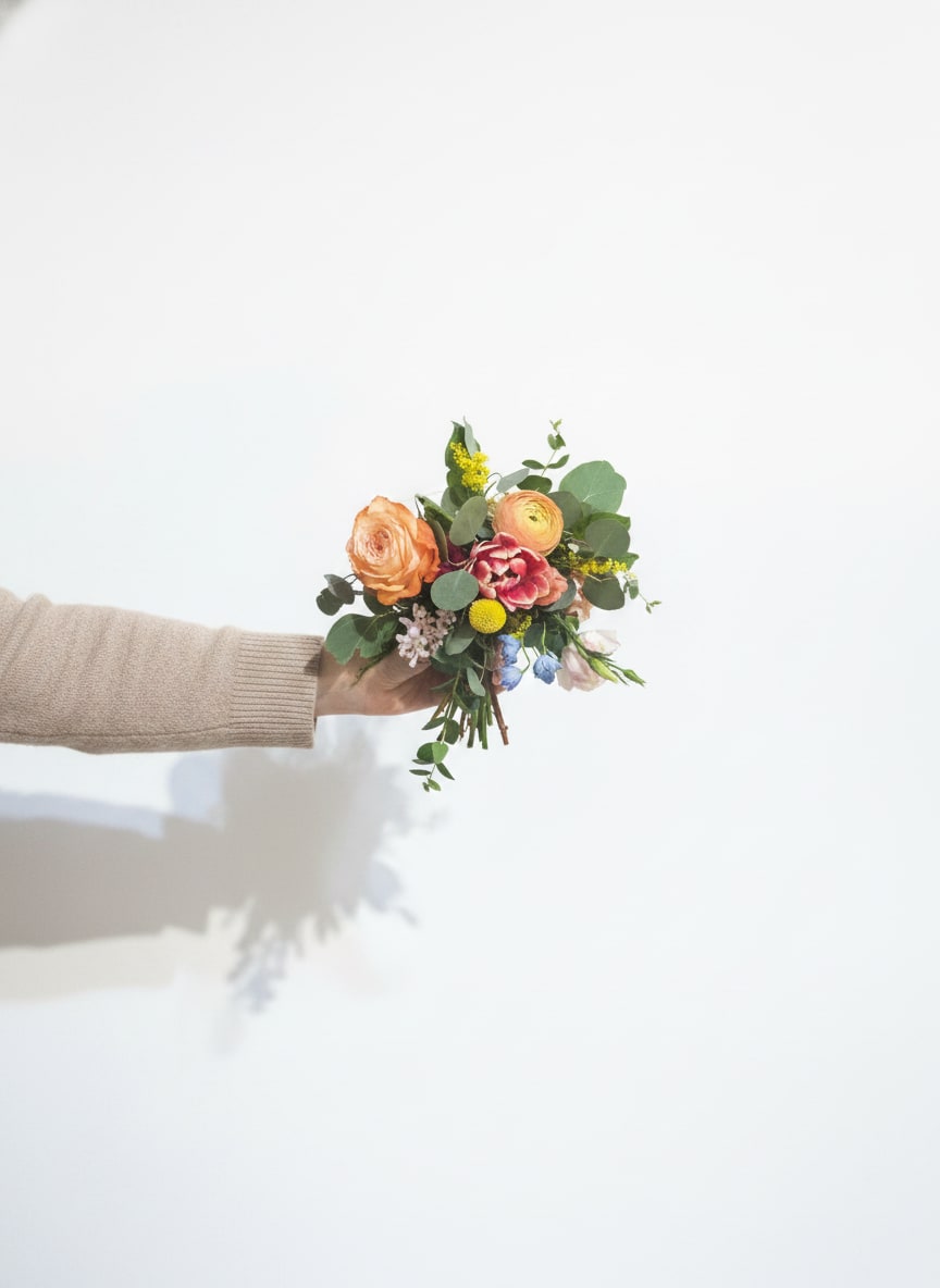 Aisle Poise - Cluster of blooms in your color scheme to match your event. Aisle poises are designed to attach to aisle seats to add an extra level of blooms to your event. 