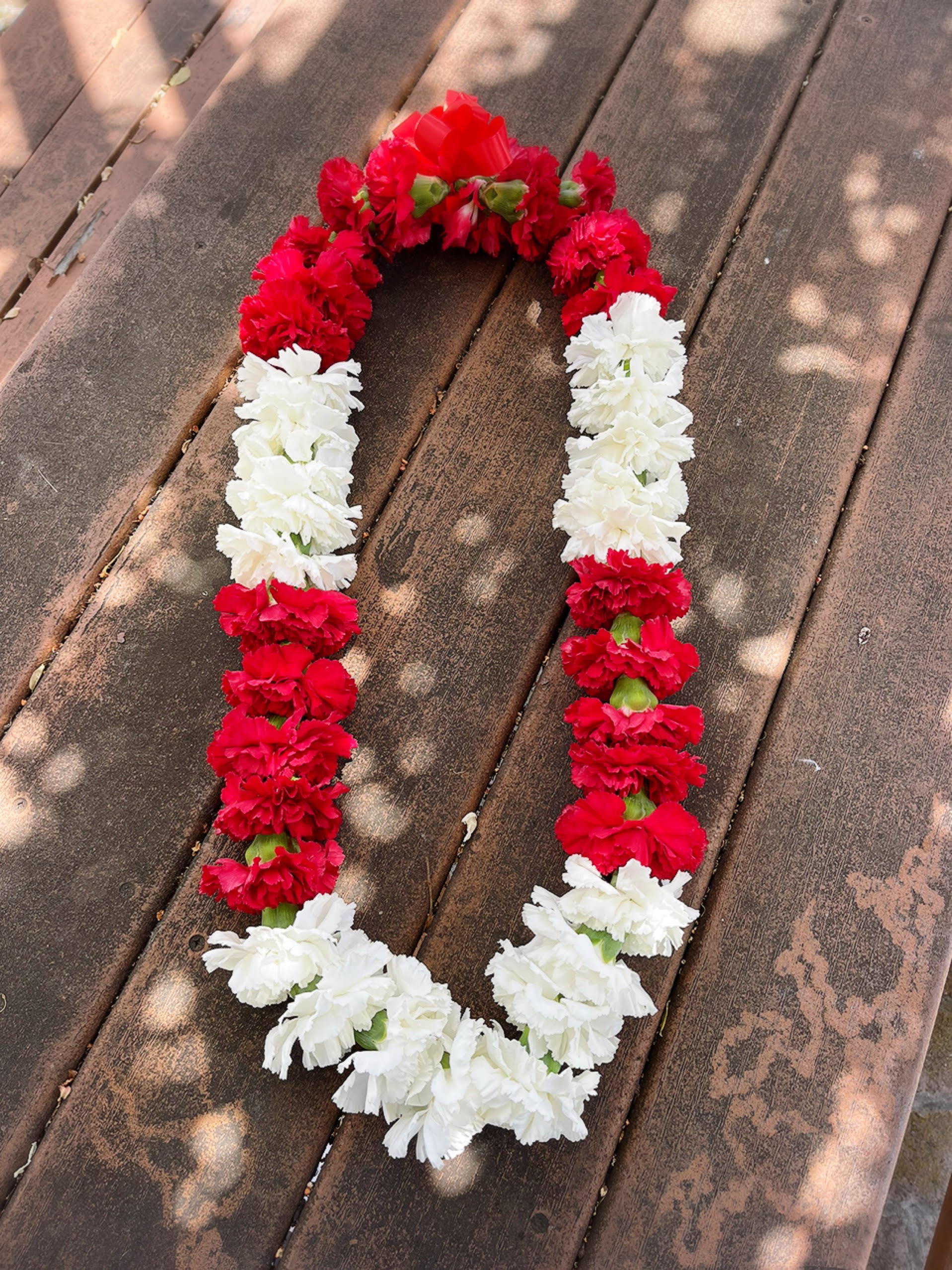 Carnations Lei (Red &amp; White) - Carnations Lei