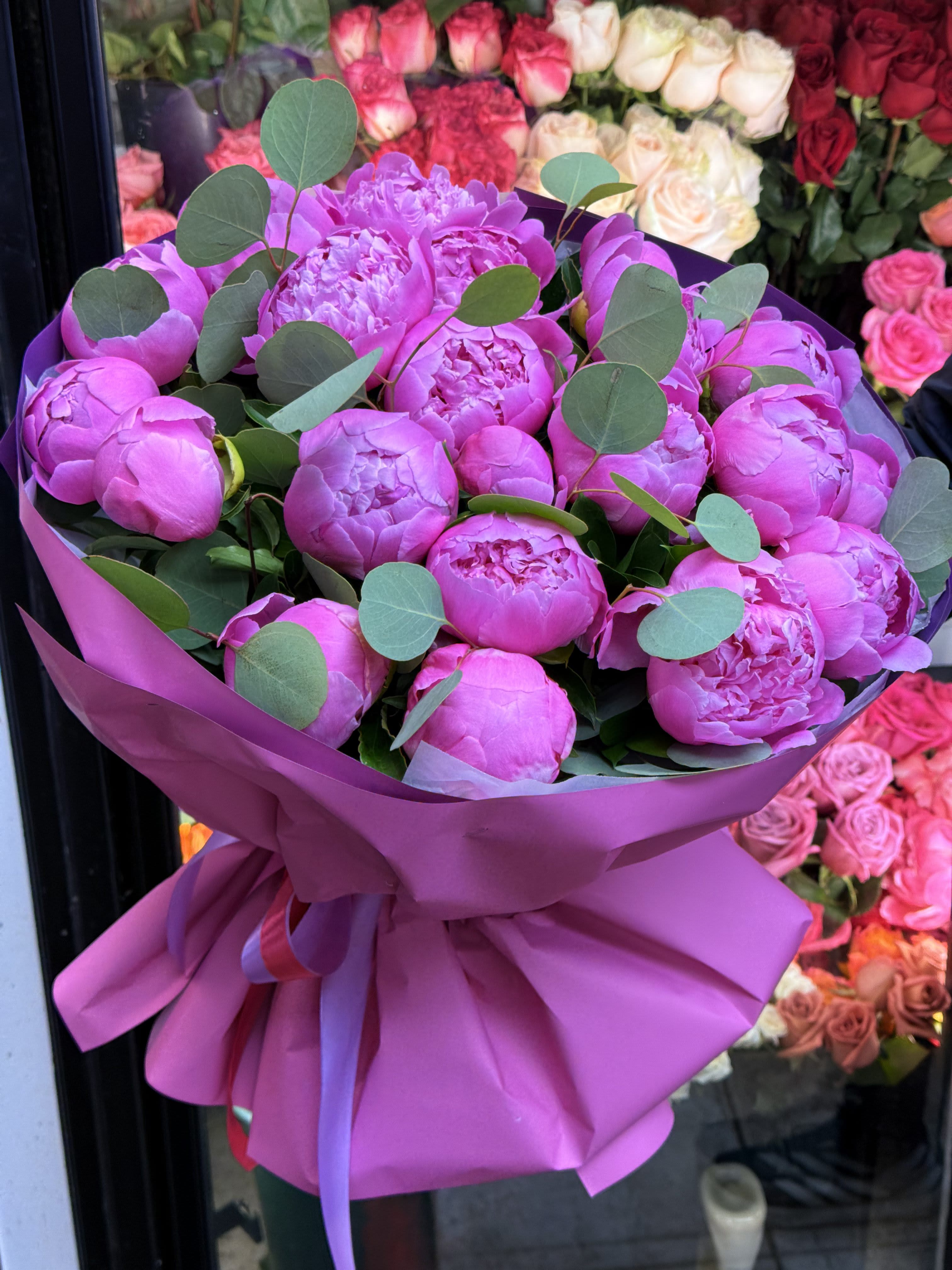 Peony Bliss.     The photo shows a deluxe size. - The photo shows a deluxe size.