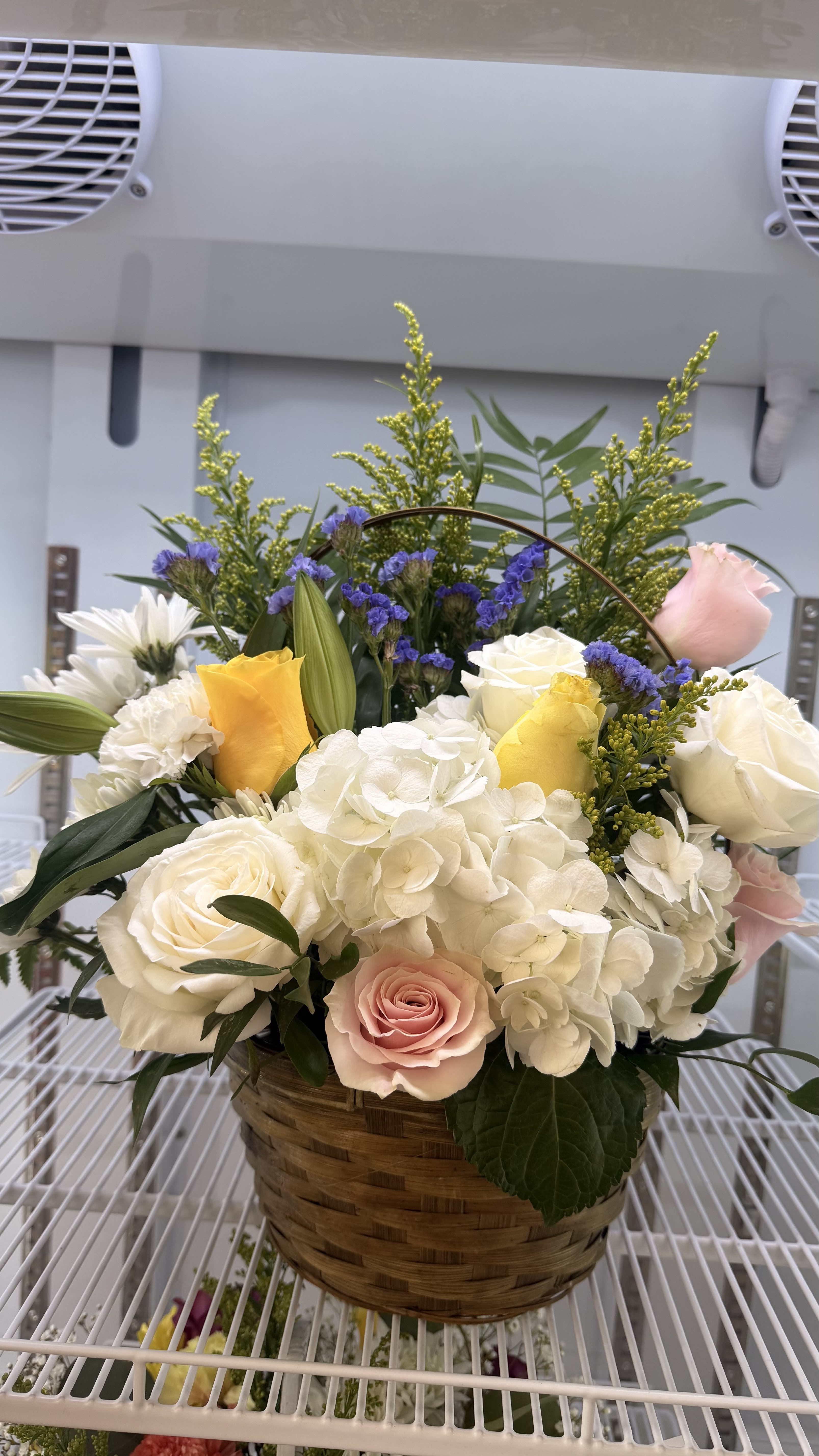 Blast basket - blur flower, white, yellow