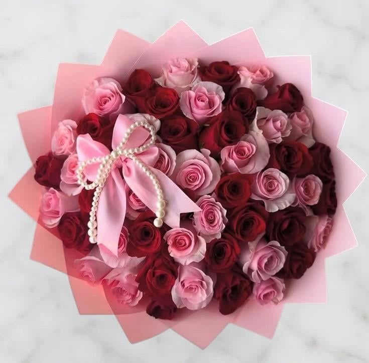 REDROSEE -  Vibrant red and pink floral bouquet, combining two classic colors in a delightful blend