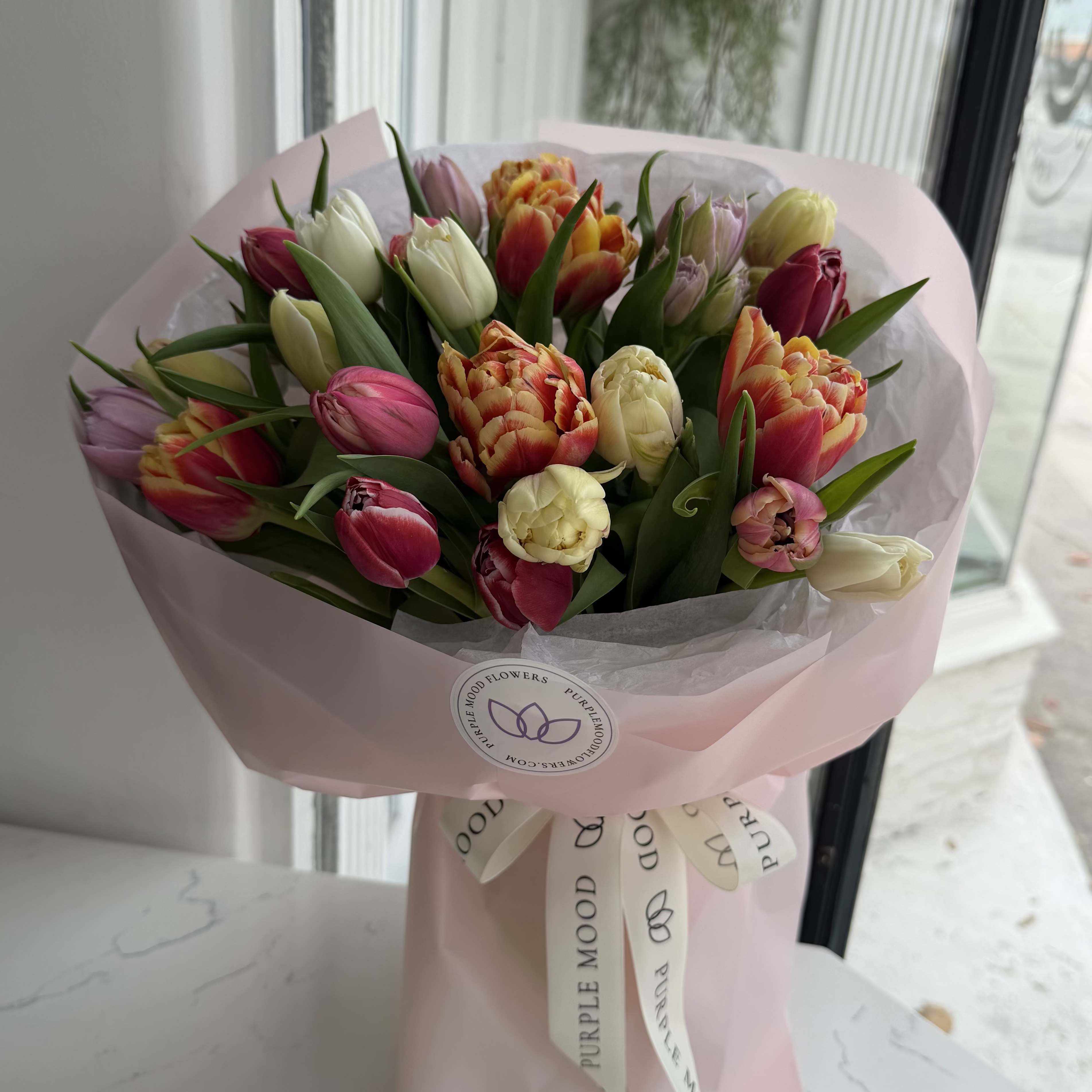 2 dozen mix tulips bouquet - Standard 2 dozen (24 stems) Deluxe 3 dozen (36 stems)  Premium 4 dozen (48 stems) Vase not included