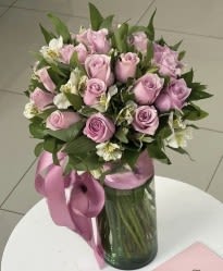 Purple Harmony Bloom - Purple Harmony Bloom is an elegant floral arrangement that combines the majesty of purple roses with the delicate beauty of white alstroemerias. Designed to convey balance, sophistication, and harmony, this bouquet blends vibrant and soft tones into a modern, refined composition. Perfect for celebrating special moments or expressing unique emotions with a touch of distinction and natural beauty.