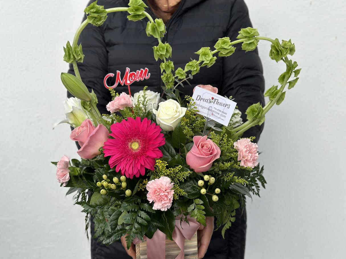 Madre Mia - Mix flower arrangement , flowers will be in different tones of pink 