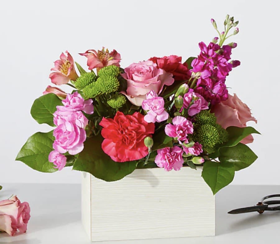 Elegant basket  - Nice and beautiful arrangement for all occasions.