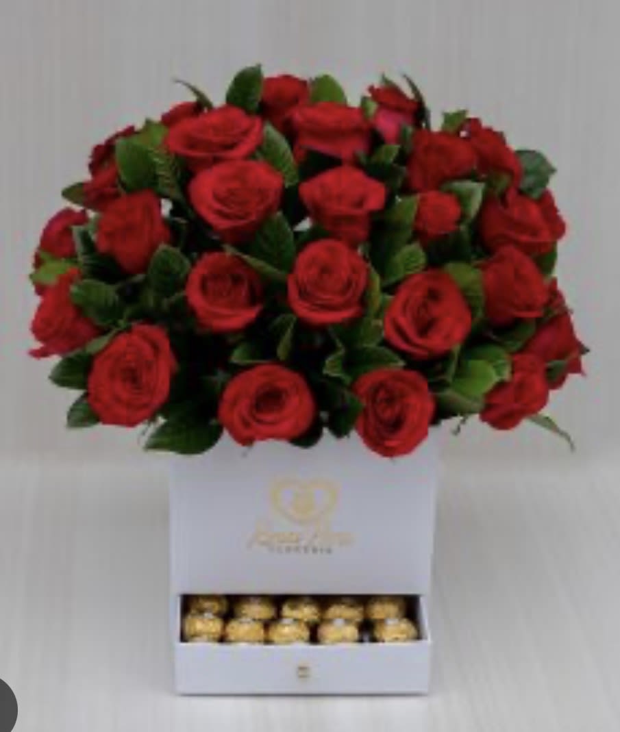 Box Red Rose - Nice and beautiful arrangement for all occasions. Bouquet will be delivered as similar to the pic