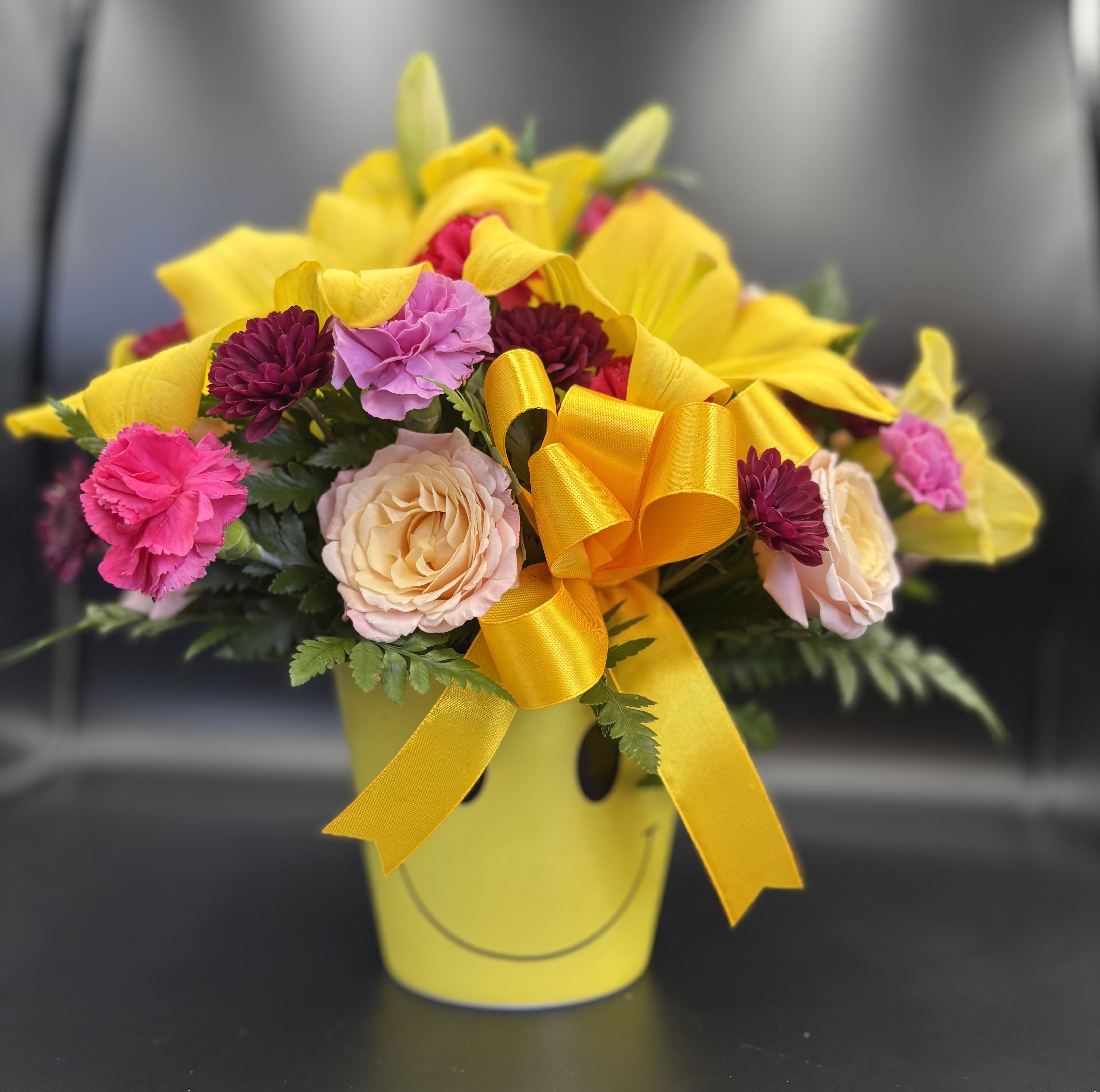 Happy Face Floral  - Fresh flowers in vase 