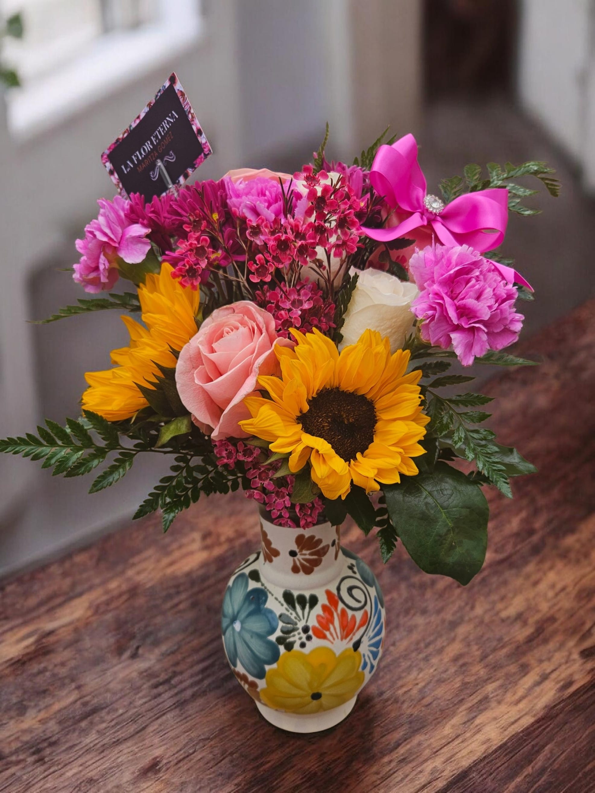 Mothers love  -  A floral arrangement with a Mexican base, a lovely gift for Mother's Day, birthdays, and special celebrations. The flowers are a charming mix of all colors that brings this floral arrangement to life!