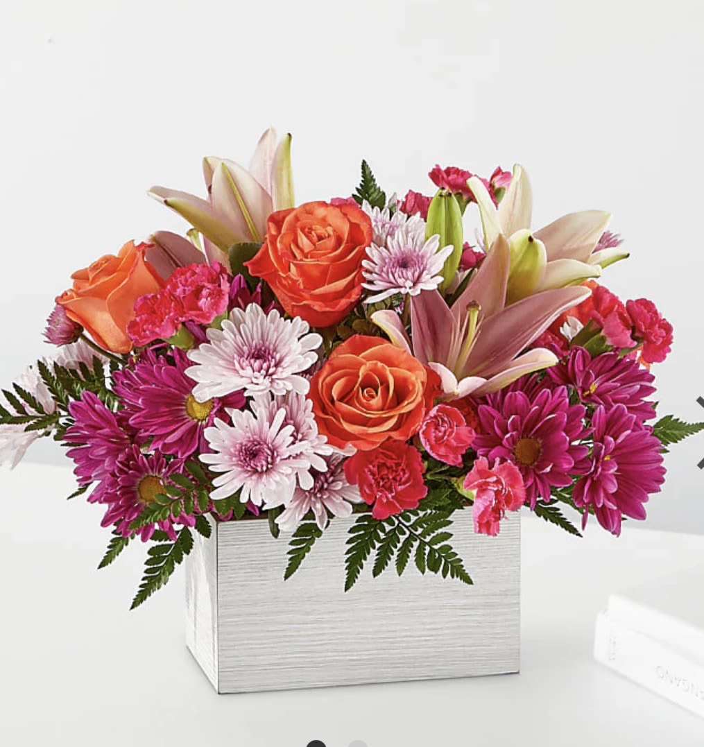 Special Moments - Nice and beautiful arrangement for all occasions. Bouquet will be delivered as similar to the pic.