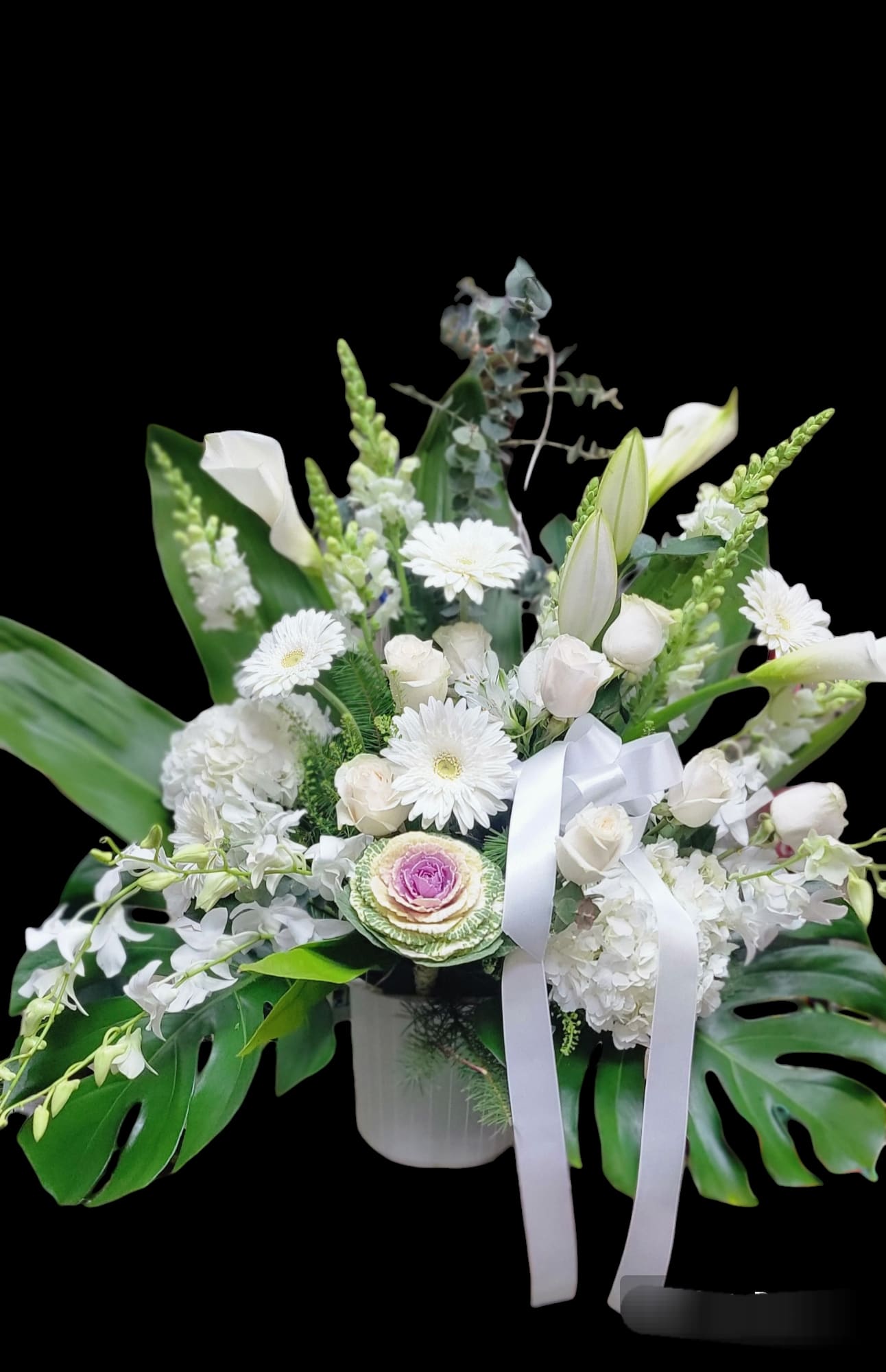 Peaceful white - Monstera. Gerbera.  Calla lily. Hydreange.  Snap