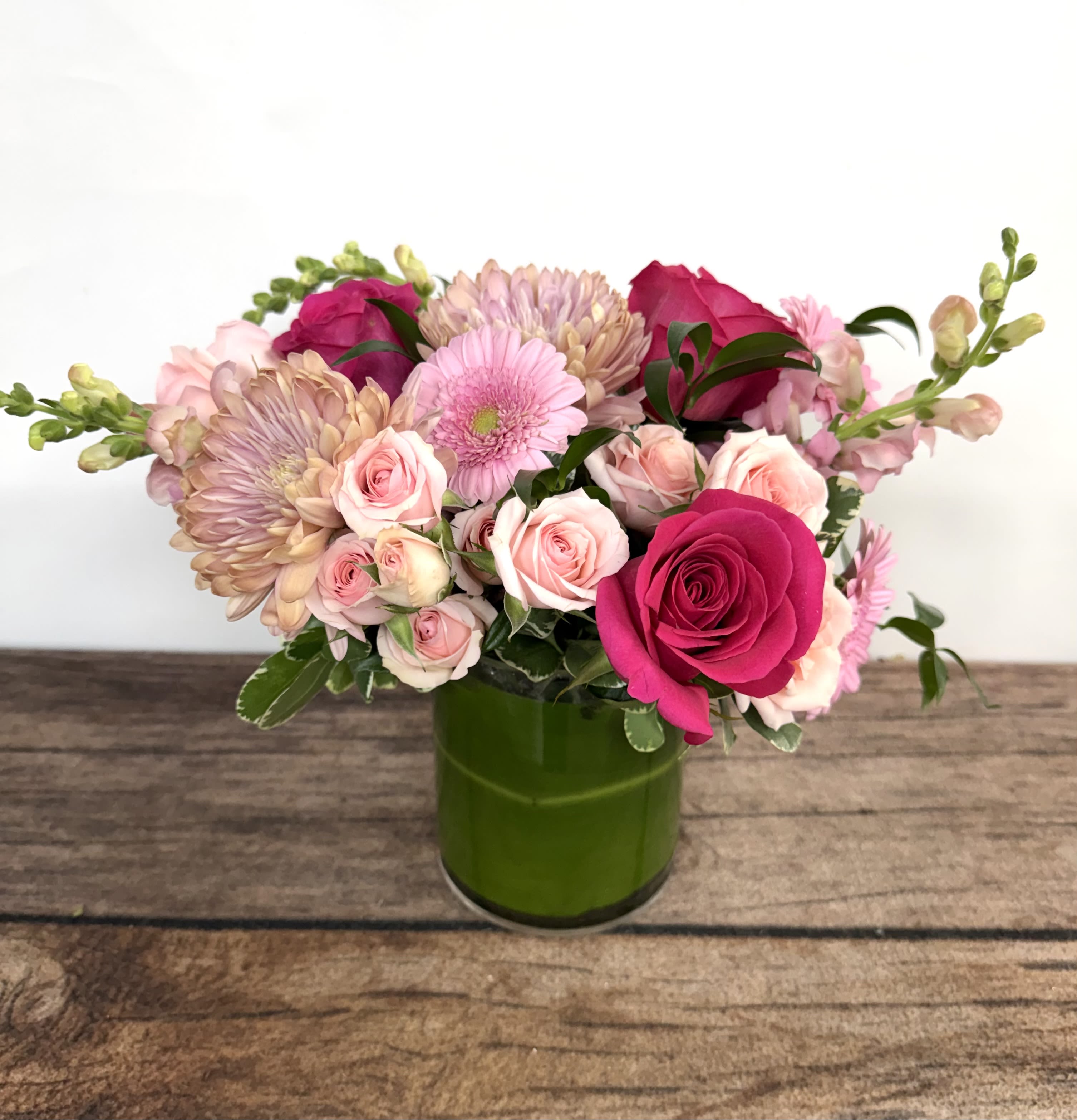 Pink Pearl - Shades of pink mom will love! Approx. 10' x 10"