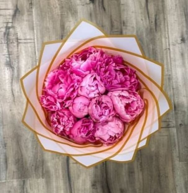 Peony Love - Beautiful peony’s to delight your love one with the most precious and elegant flower. Bouquet contains 10 stems. Be aware that some blooms may be a bottom stage, meaning that they will bloom as the days pass by. This bouquet is good for birthdays, anniversary, proposal, national girlfriend day, wedding, quinceañeras, Mother's day and any special occasion.