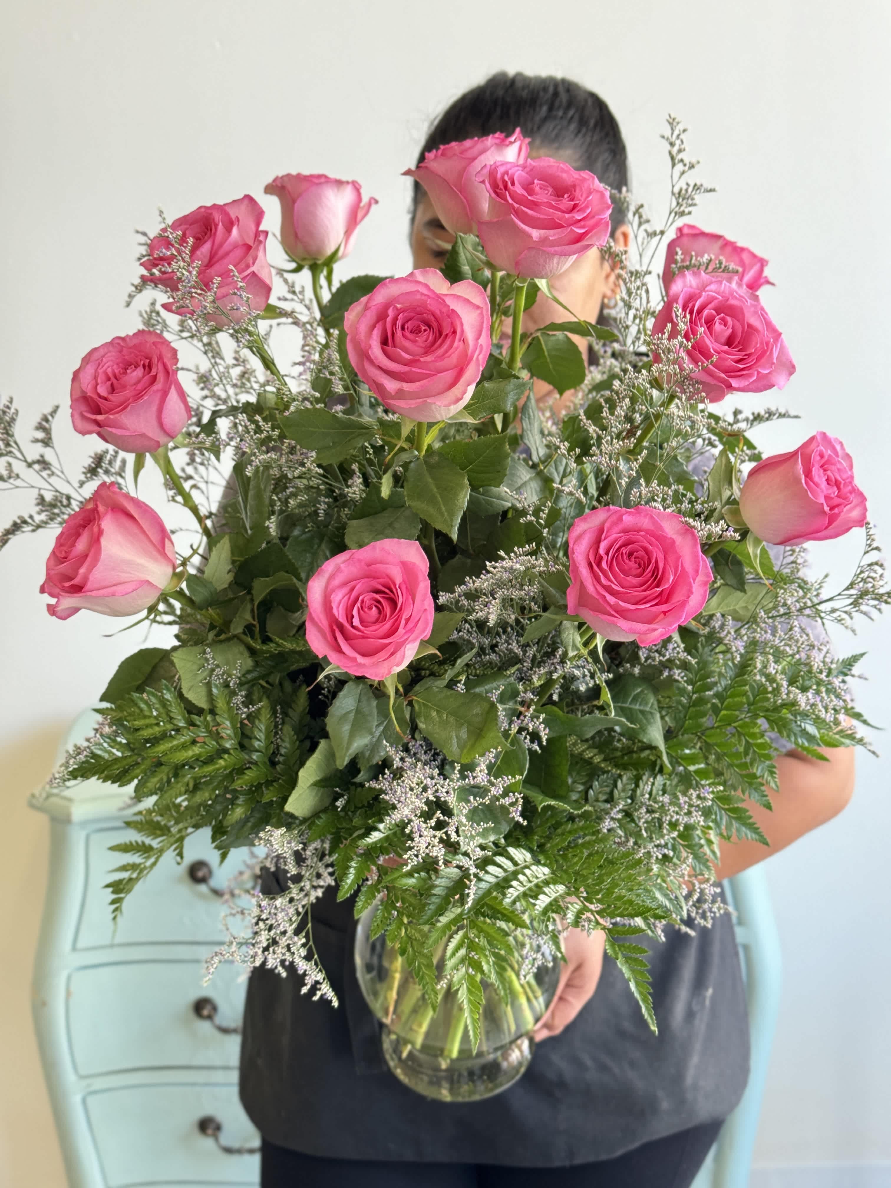 Bouquet of pink roses in a glass vase
