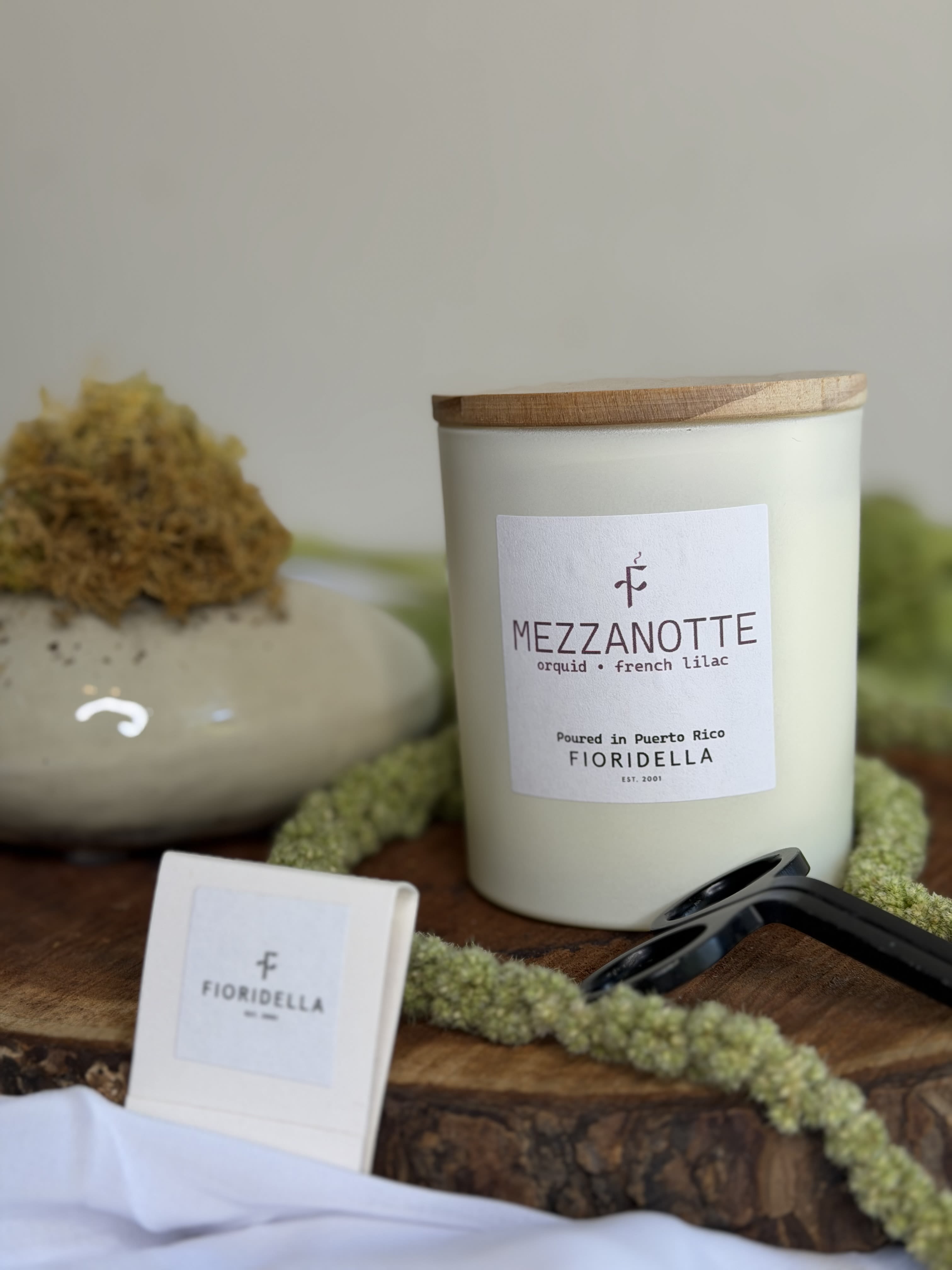 Mezzanotte Candle - From Fioridella's to you, our candles are made with love and are handcrafted in Puerto Rico, this makes each candle a unique and special product. 