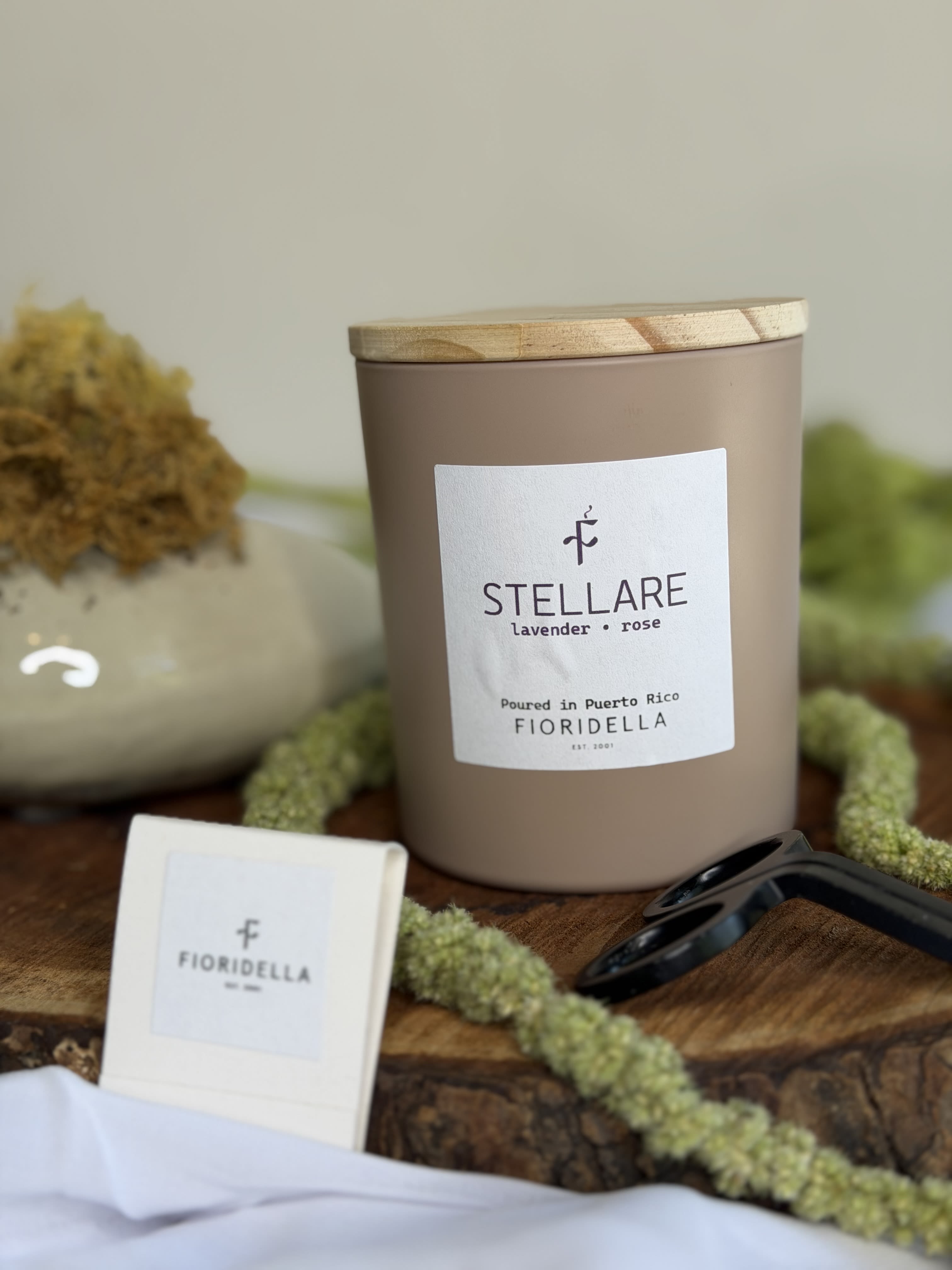 Stellare Candle - From Fioridella's to you, our candles are made with love and are handcrafted in Puerto Rico, this makes each candle a unique and special product. 