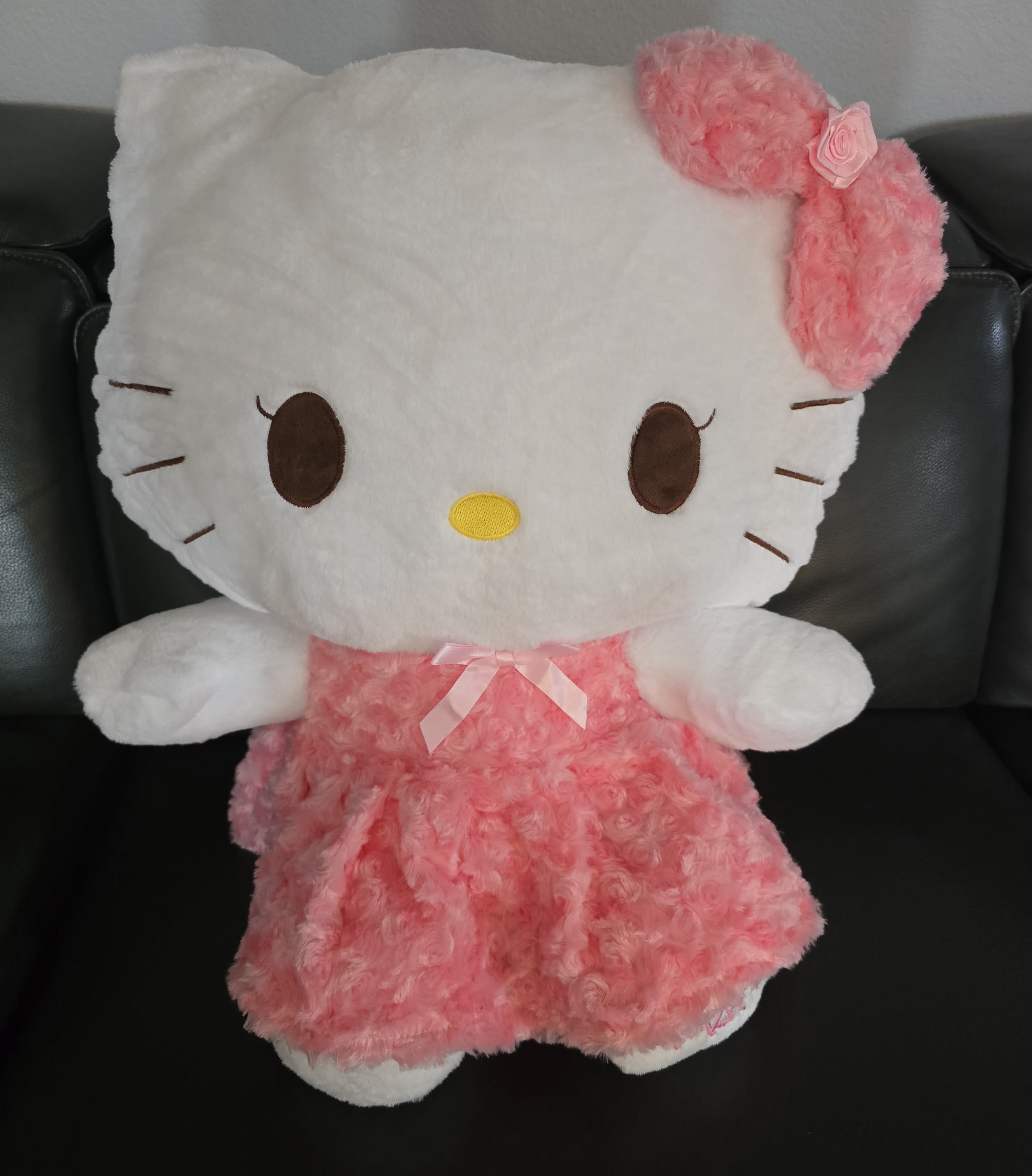 Hello Kitty (Large) - Large Hello Kitty ( Approximate dimension ) 25" x 19"