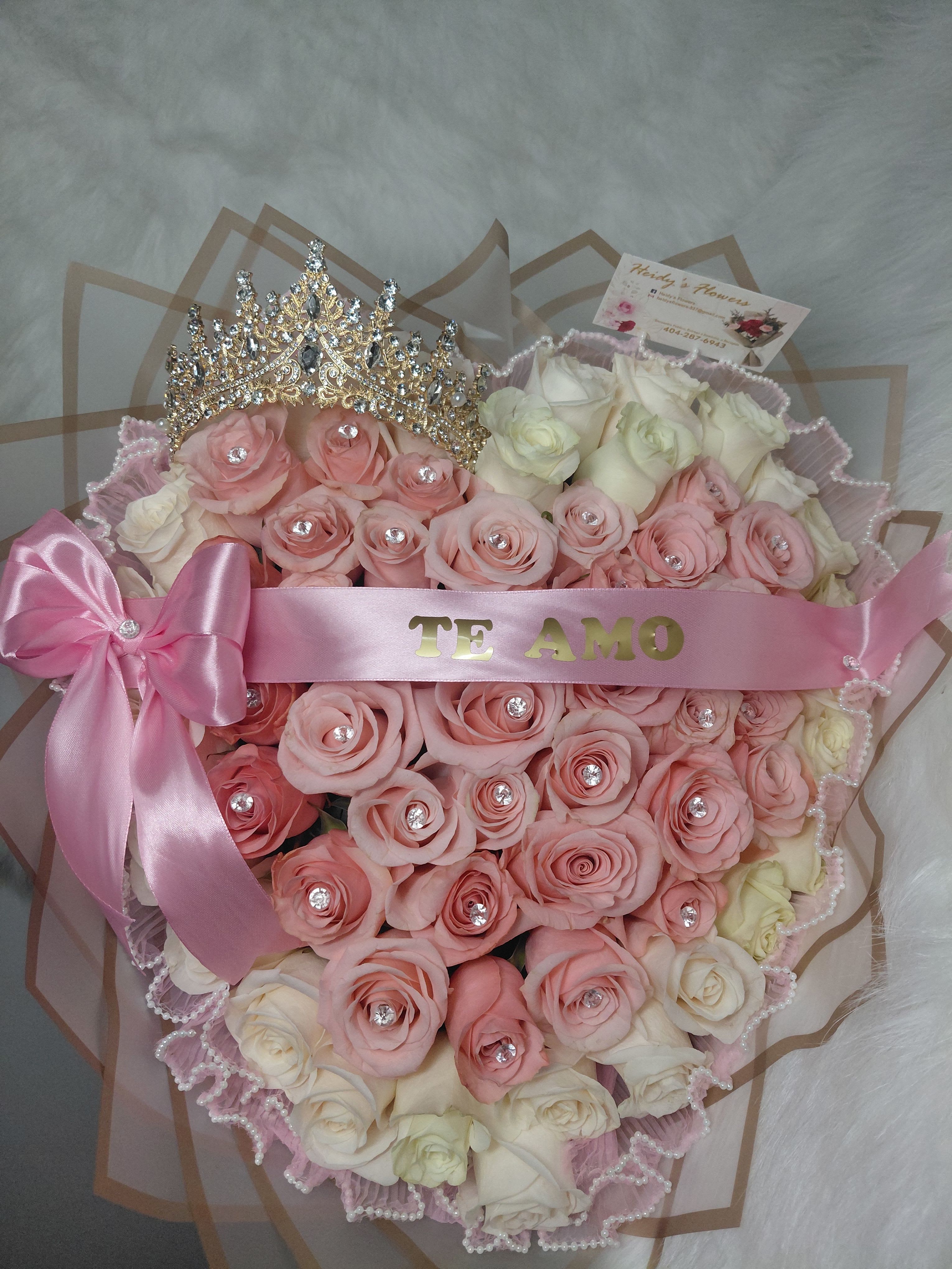 Bouquet pink white. - The perfect bouquet for Valentine's Day or any special occasion.