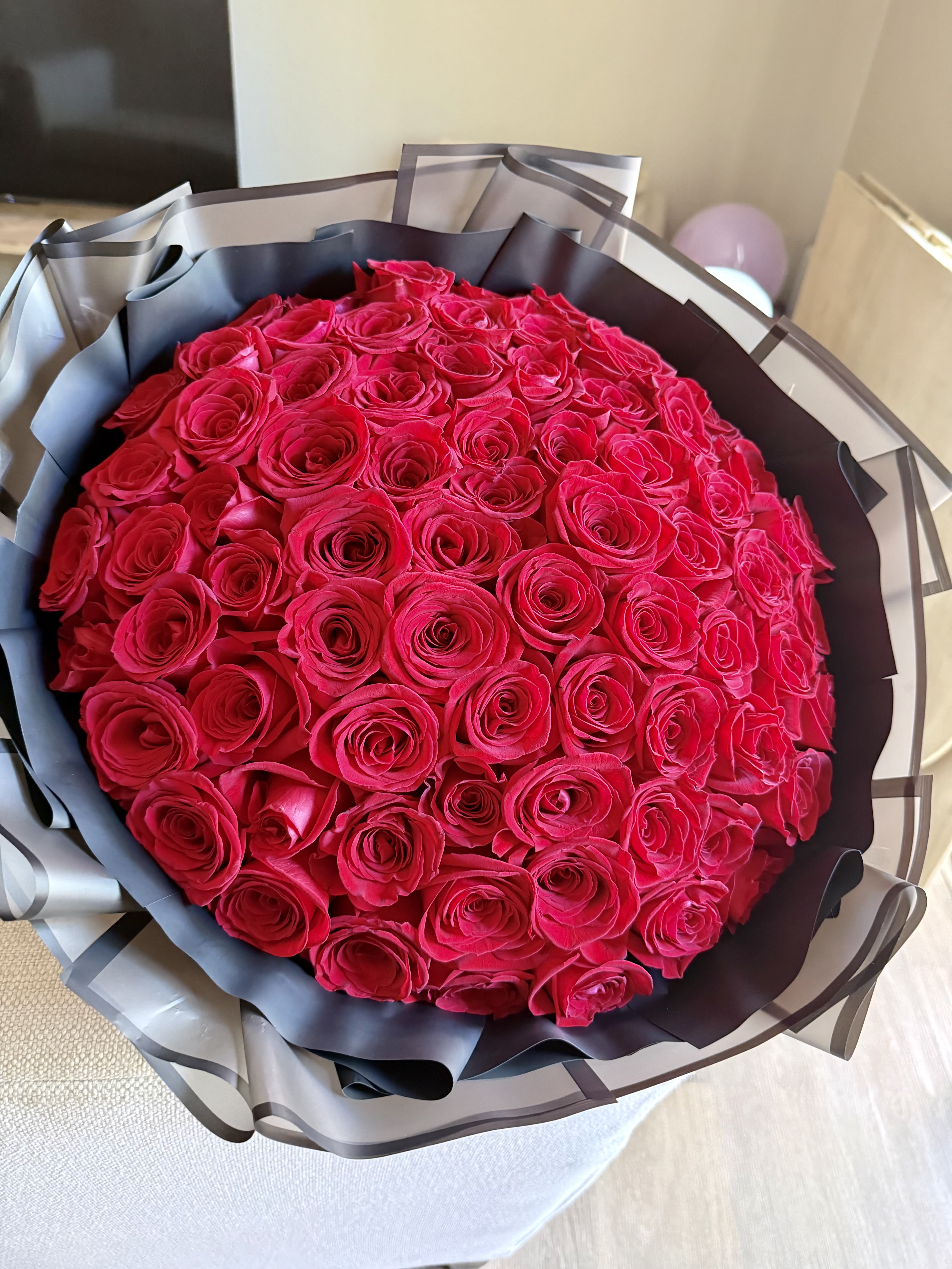 Scarlet Passion- Fiorato Sacramento, CA. - Experience the pinnacle of luxury floral gifting with our premium Ecuadorian red roses. Each bloom is hand-selected for superior quality, perfectly arranged to create a breathtaking bouquet that radiates elegance, romance, and sophistication. Ideal for romantic gestures, anniversaries, weddings, birthdays, Valentine’s Day, or any special occasion where you want to impress and delight. Wrapped with care and presented in a luxurious style, these red roses make a statement of passion and love, offering a stunning and unforgettable floral experience. Perfect as a high-end gift, centerpiece, or extravagant surprise, designed to leave a lasting impression and celebrate every moment of love.